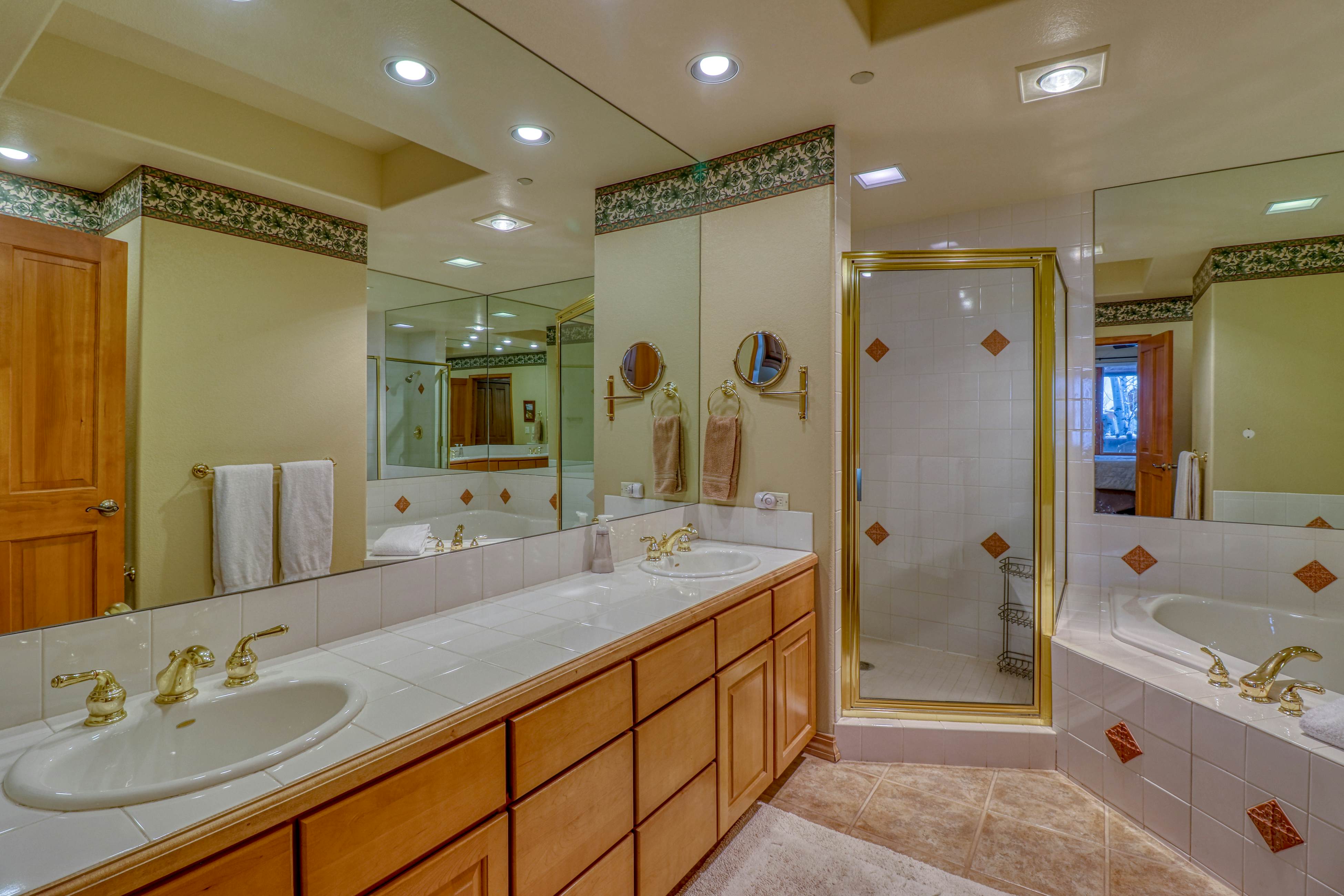 Spruce Tree Lodge #208