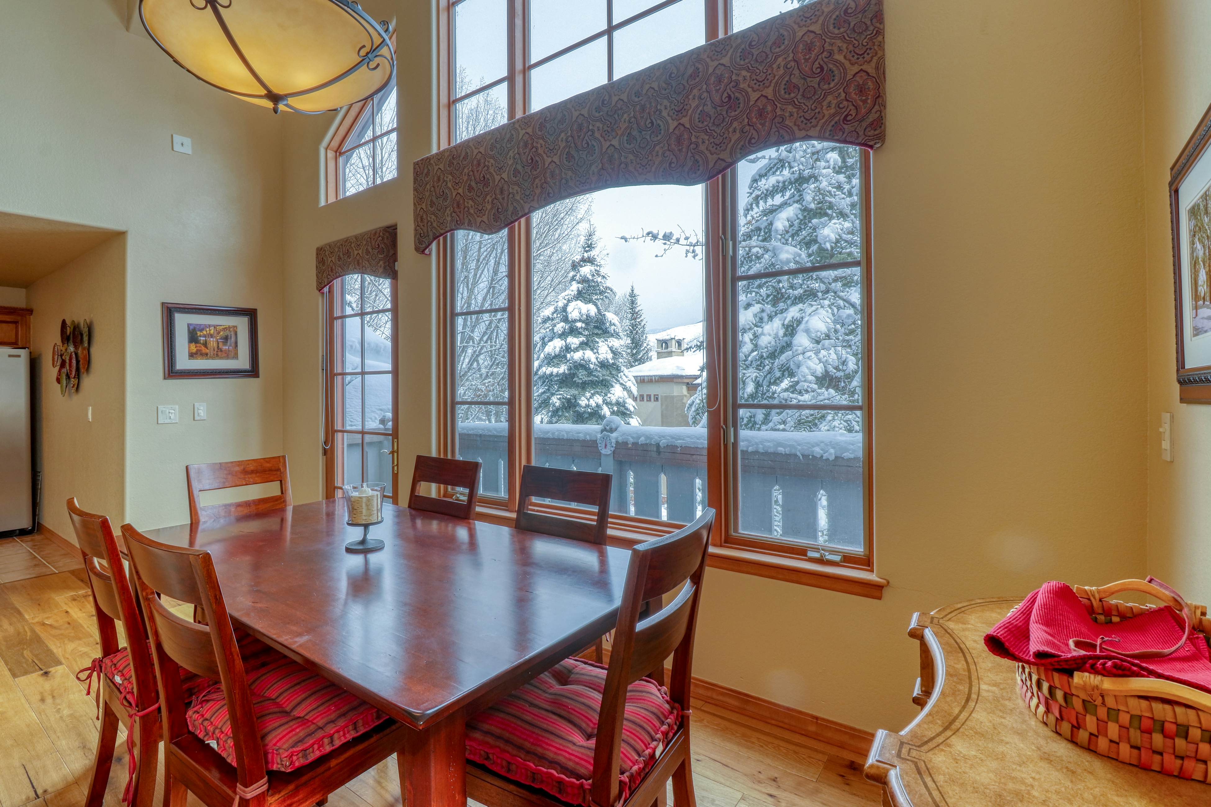 Spruce Tree Lodge #208