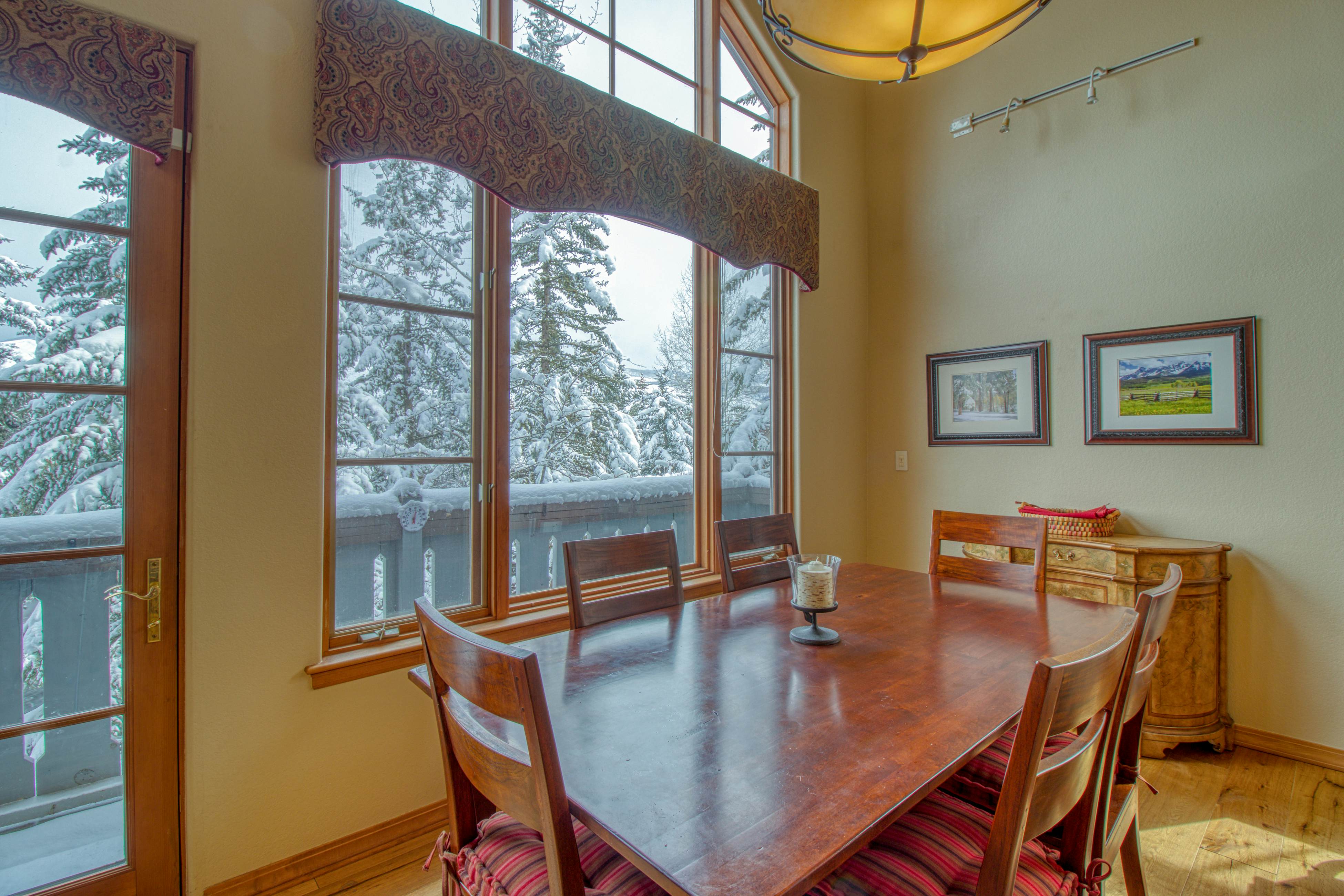 Spruce Tree Lodge #208