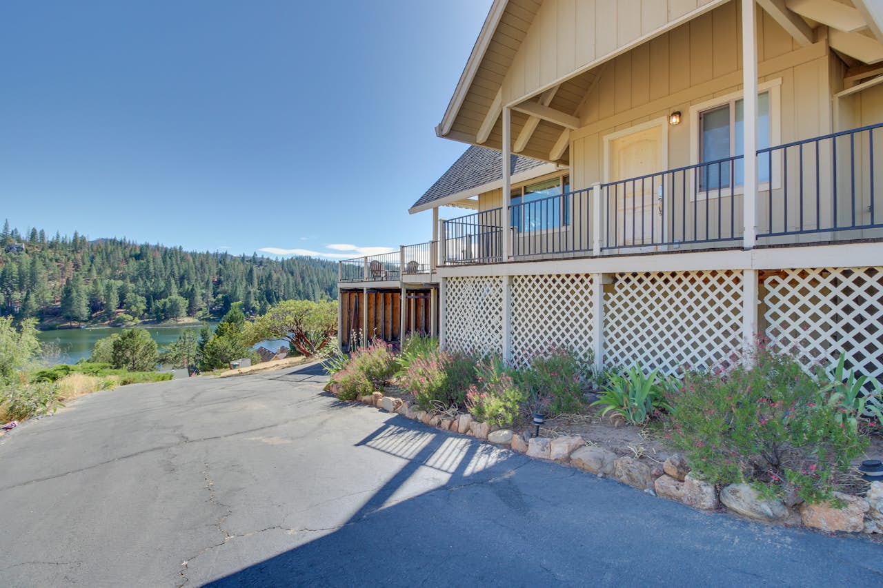 Lake View Leisure (03/211) 3 BD Vacation Rental in Groveland, CA Vacasa