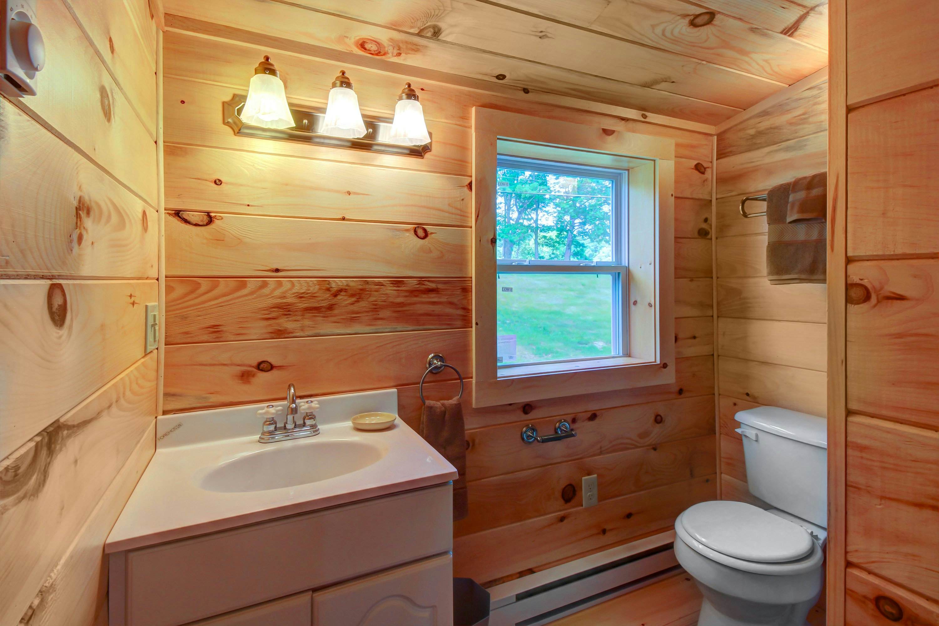 Damariscotta Lakefront Retreat