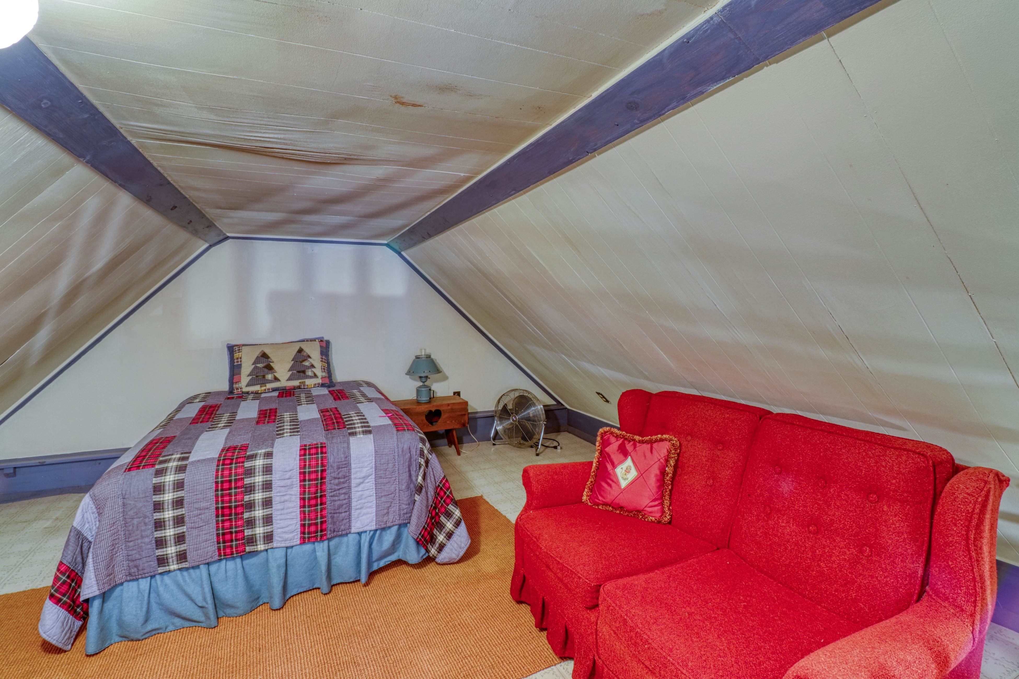 Crackerbox Palace 1 BD Sylva, NC Vacation Rental Vacasa