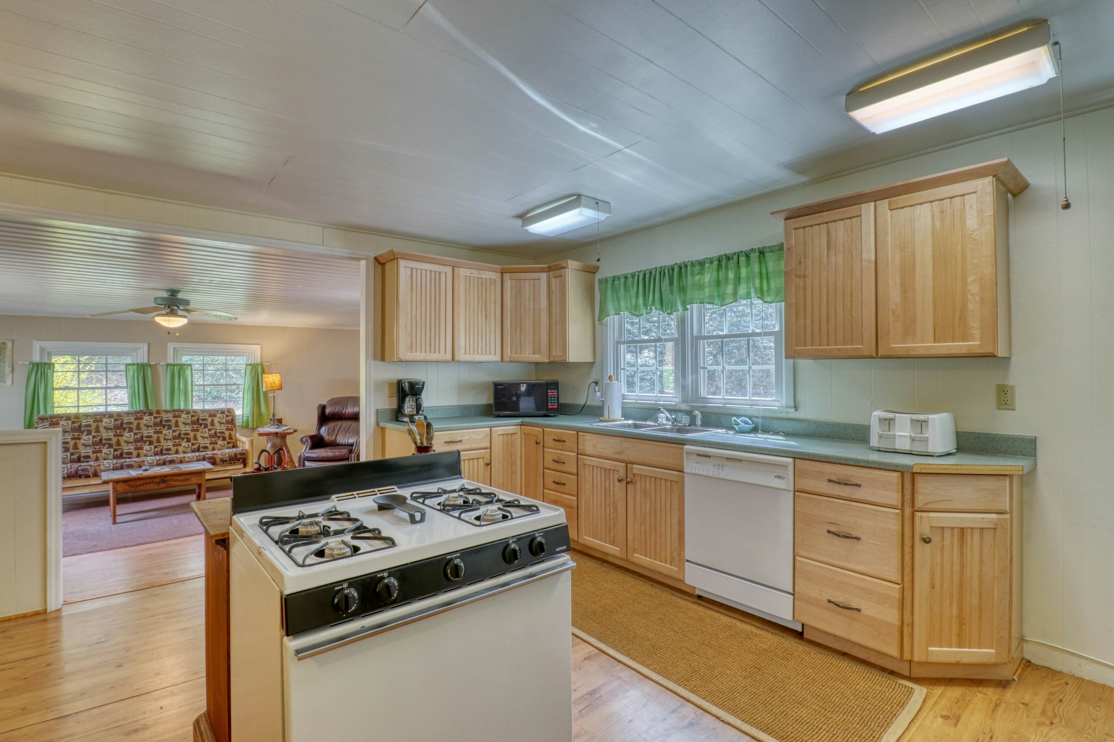 Crackerbox Palace 1 BD Sylva, NC Vacation Rental Vacasa