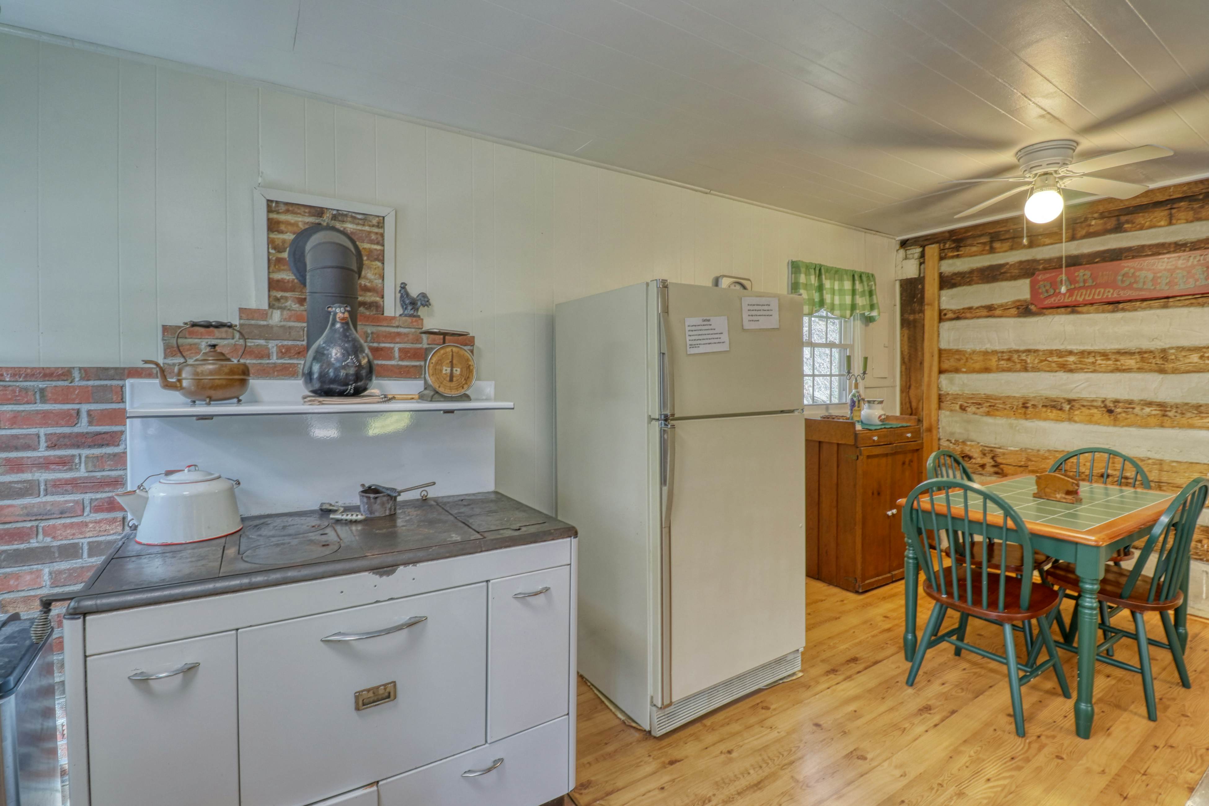 Crackerbox Palace 1 BD Sylva, NC Vacation Rental Vacasa