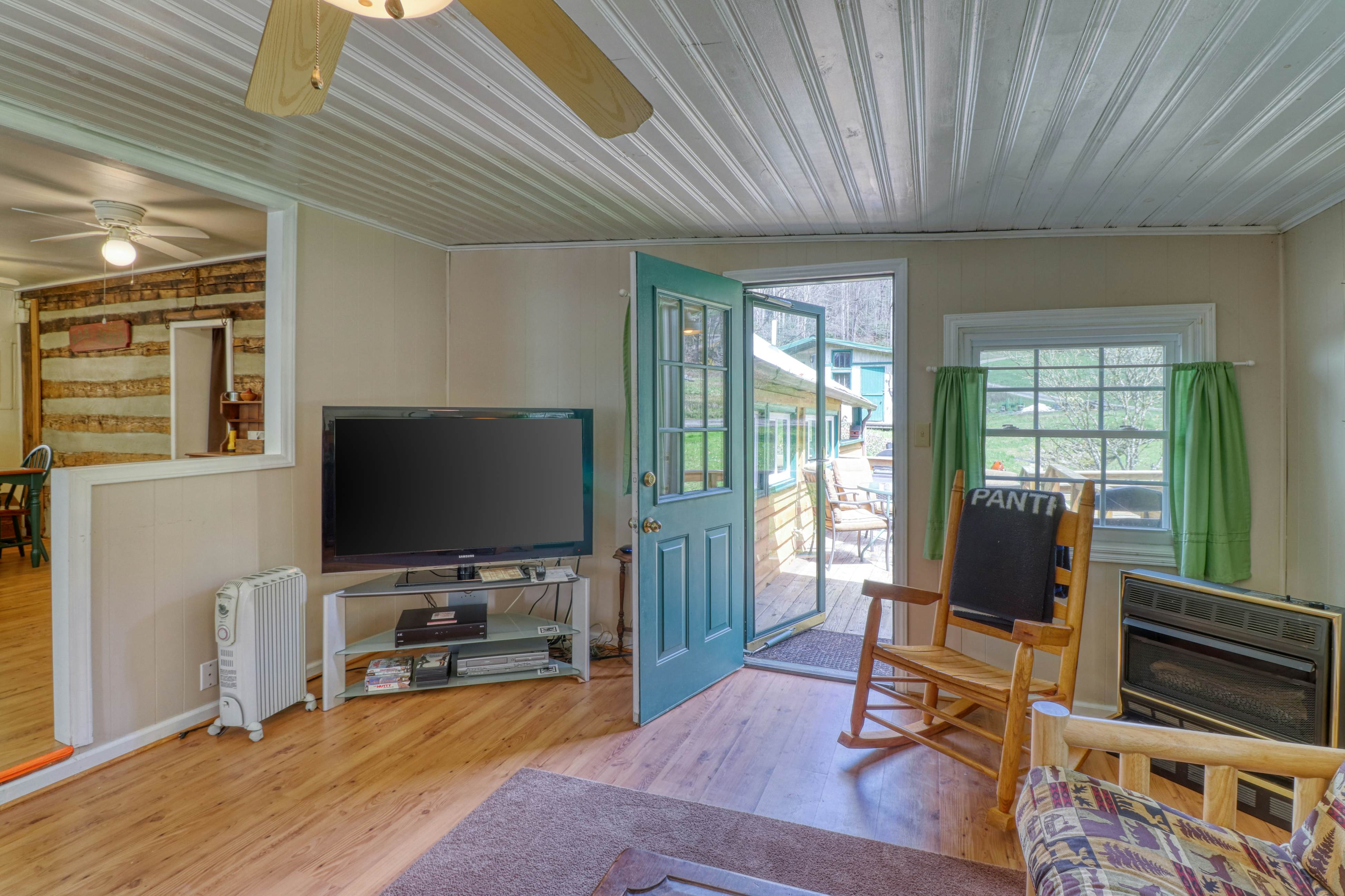 Crackerbox Palace 1 BD Sylva, NC Vacation Rental Vacasa