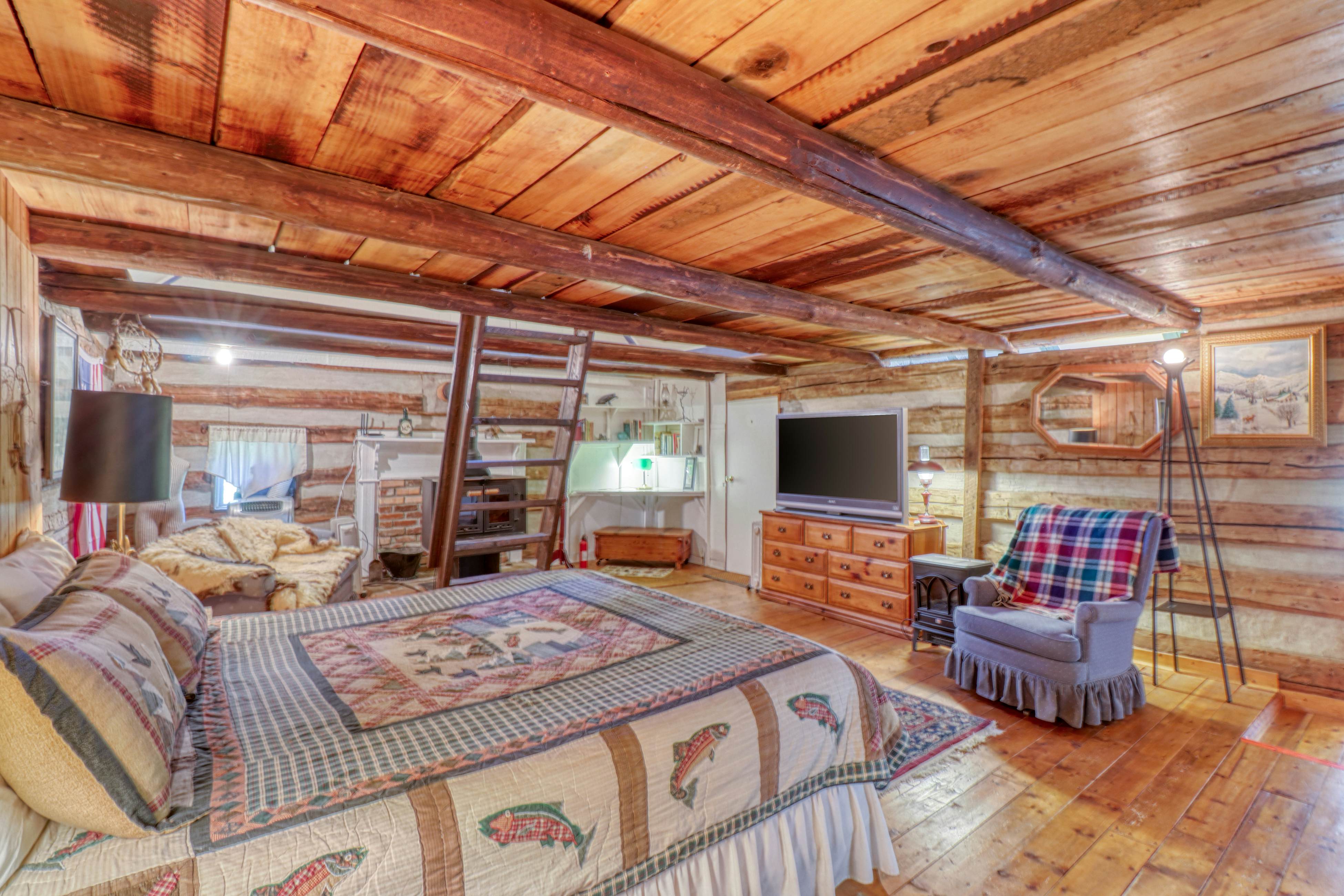 Crackerbox Palace 1 BD Sylva, NC Vacation Rental Vacasa