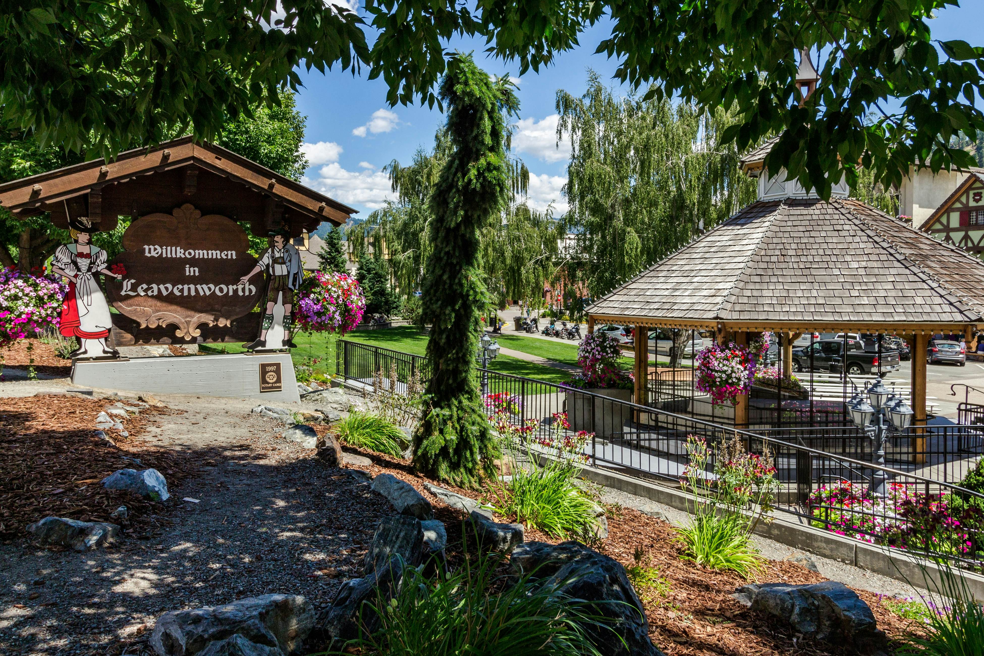 Merry Creekside Retreat