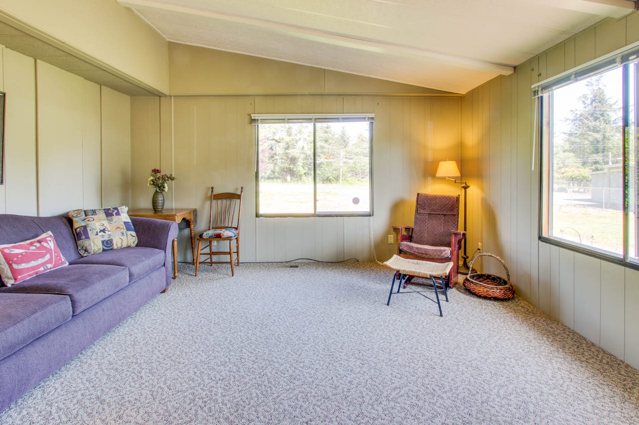 Columbus Empire House 3 BD Vacation Rental in Coos Bay, OR Vacasa