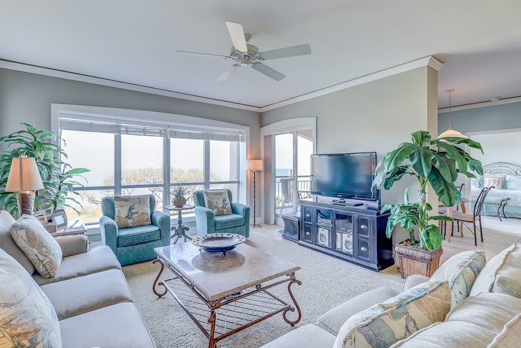 Stunning beach condo with two ocean-view balconies, shared pool & hot tub — Hilton Head, SC — vacation rental