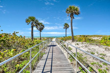 The 8 Best Beach Towns Near Tampa for Every Traveler | Vacasa