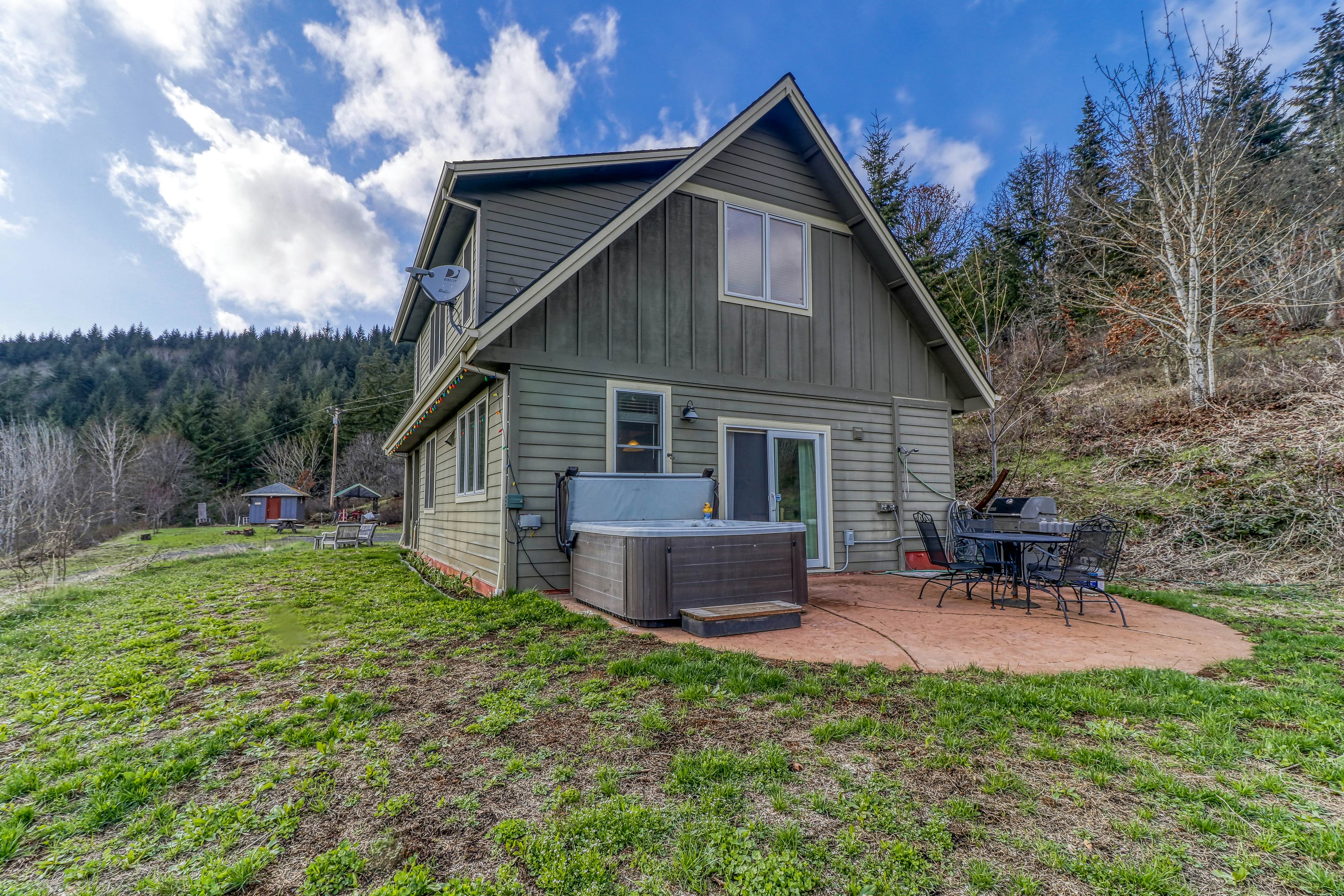 White Salmon, WA Vacation Rentals, Cabin Rentals Vacasa