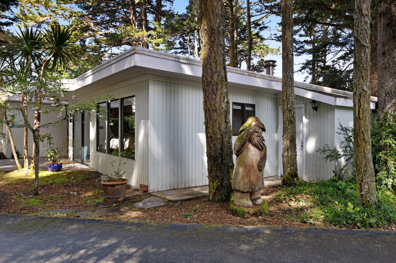 Seagate Guest House 3 BD Vacation Rental in Coos Bay, OR Vacasa