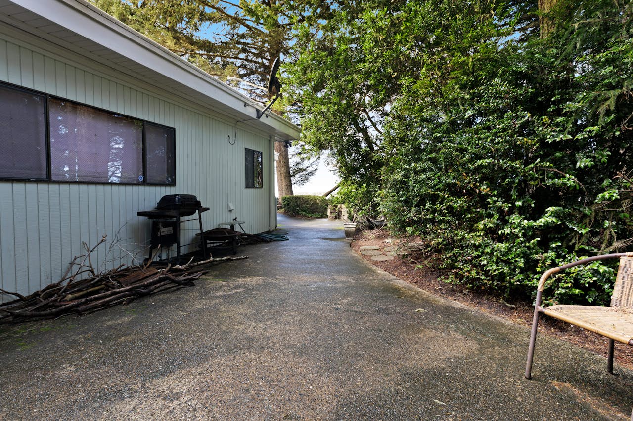 Seagate Guest House 3 BD Vacation Rental in Coos Bay, OR Vacasa