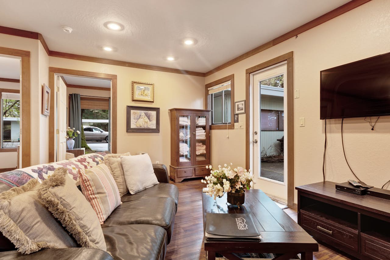 Seagate Guest House 3 BD Vacation Rental in Coos Bay, OR Vacasa