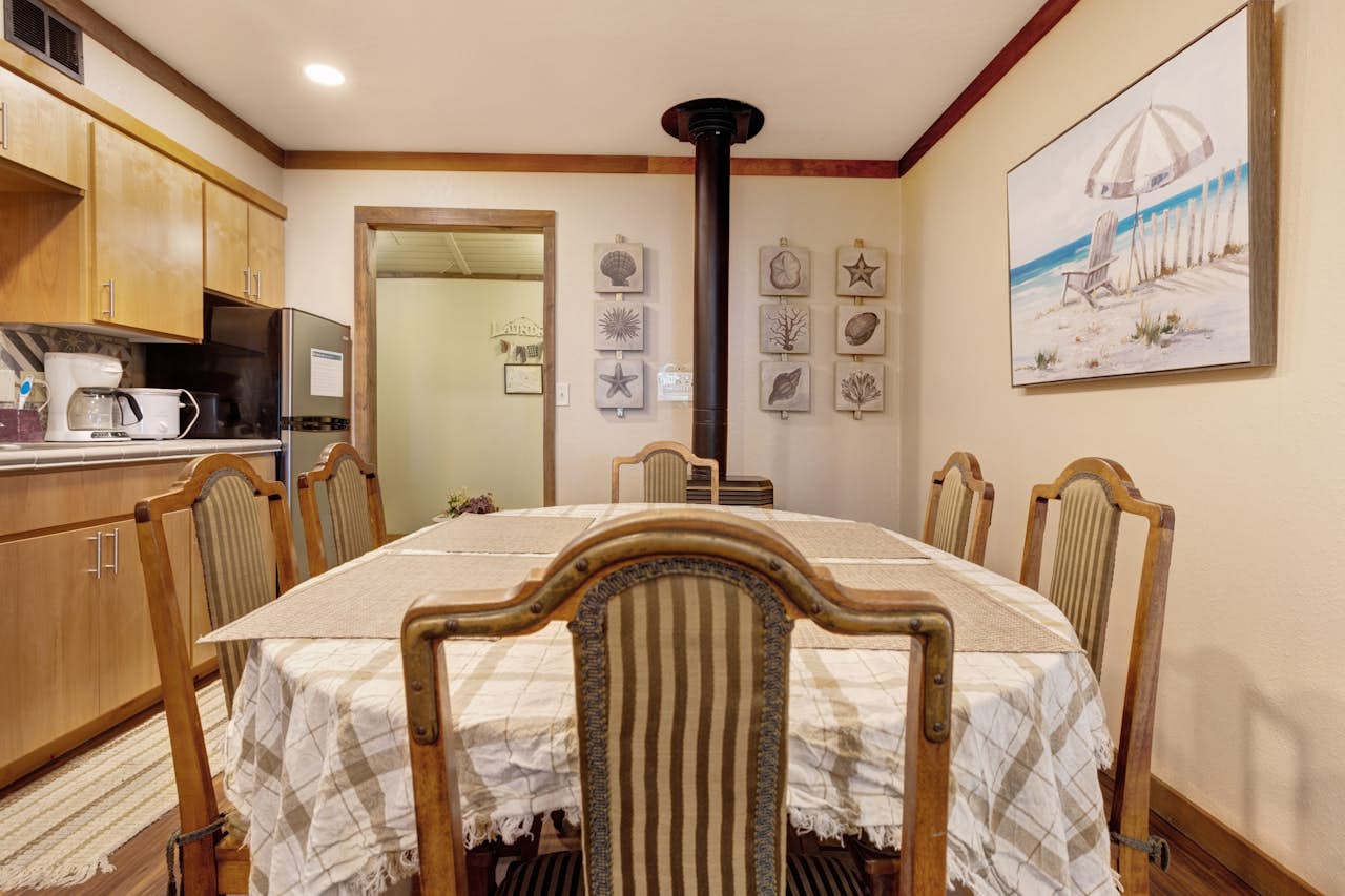 Seagate Guest House 3 BD Vacation Rental in Coos Bay, OR Vacasa