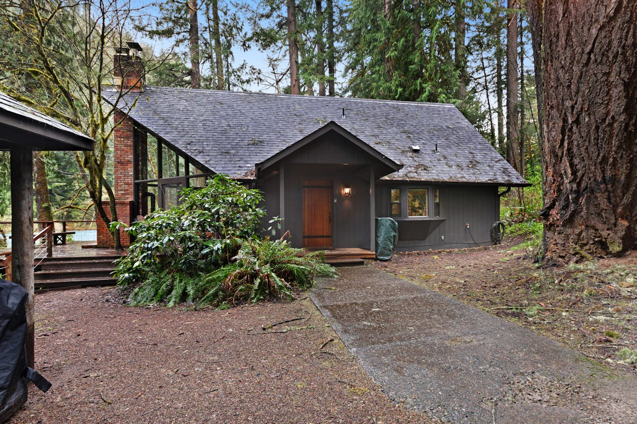 McKenzie River Cabin 5 BD Vacation Rental in Vida, OR Vacasa