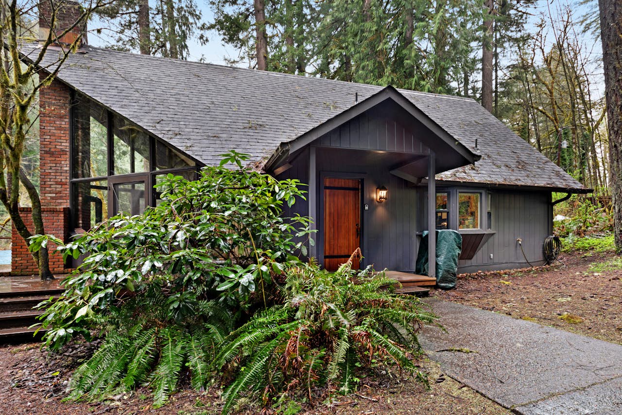 McKenzie River Cabin 5 BD Vacation Rental in Vida, OR Vacasa