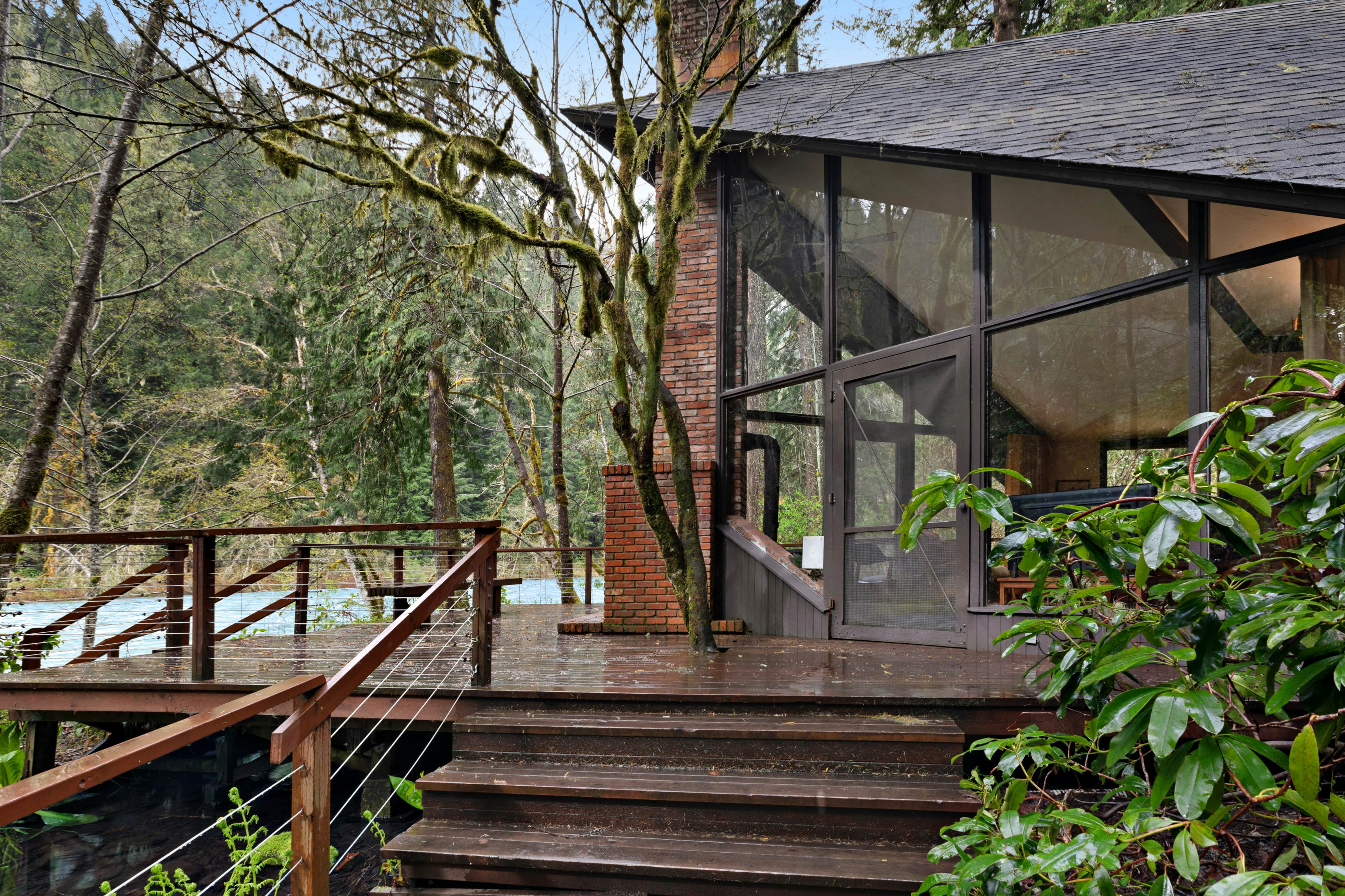 McKenzie River Cabin 5 BD Vida, OR Vacation Rental Vacasa