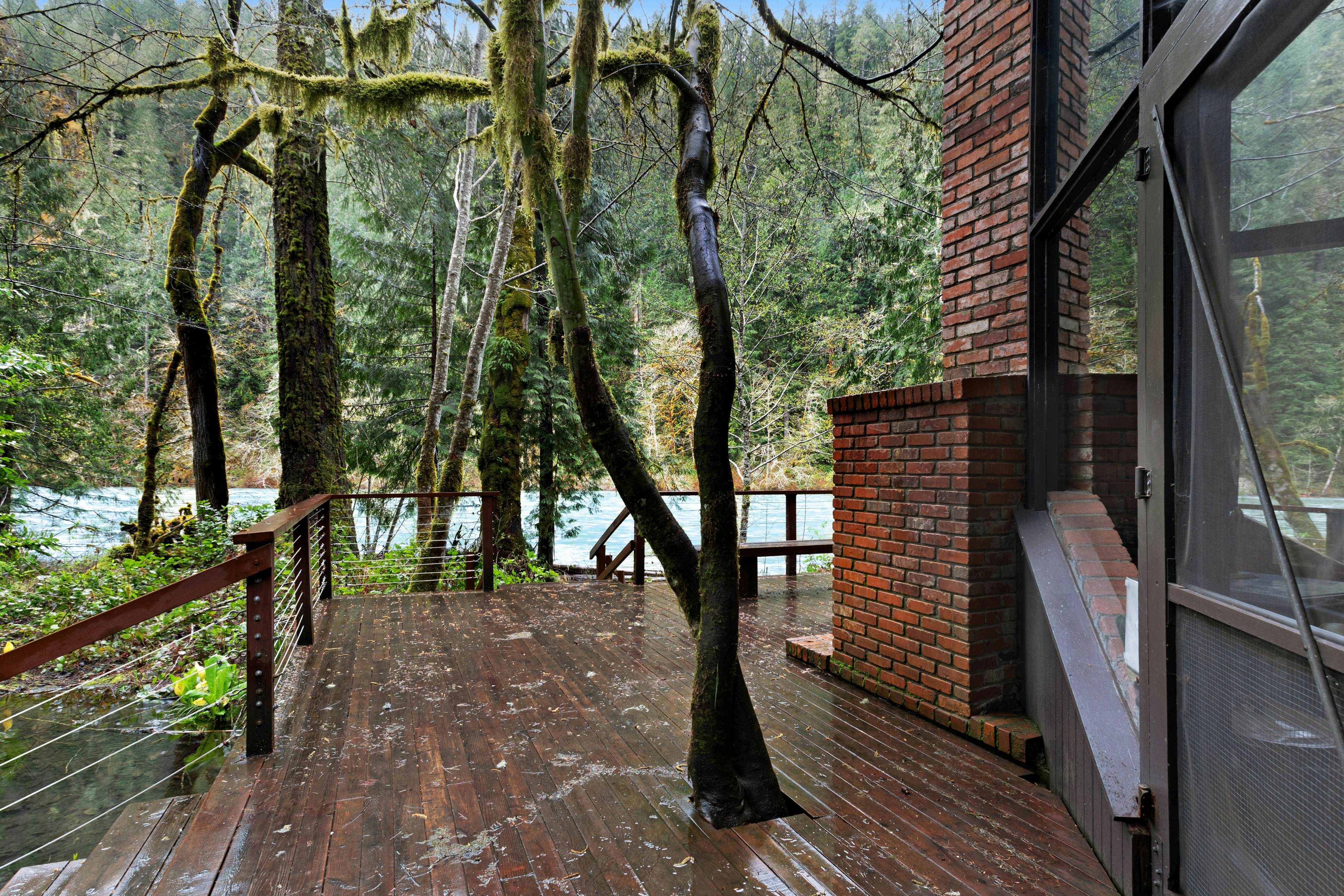 McKenzie River Cabin 5 BD Vida, OR Vacation Rental Vacasa