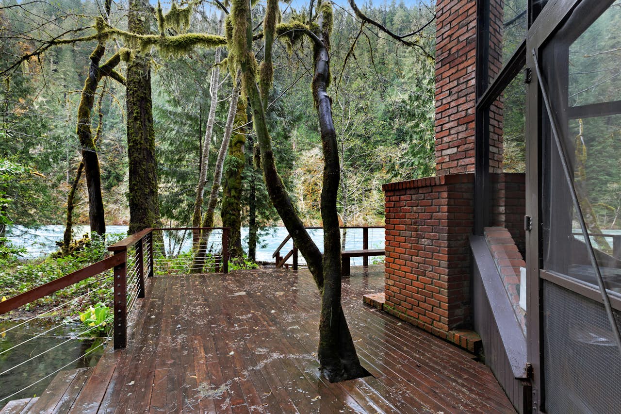 McKenzie River Cabin 5 BD Vacation Rental in Vida, OR Vacasa
