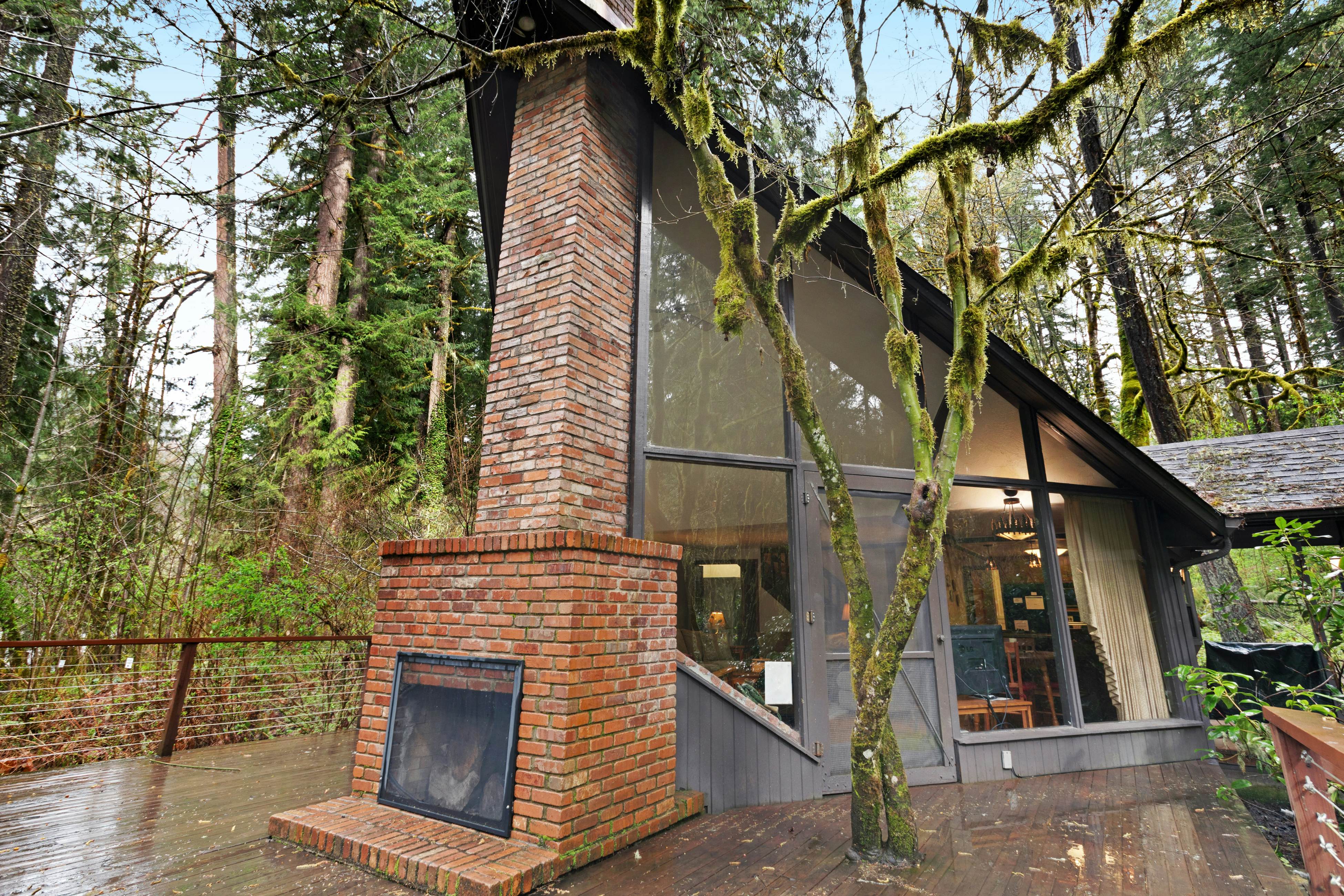 McKenzie River Cabin 5 BD Vida, OR Vacation Rental Vacasa