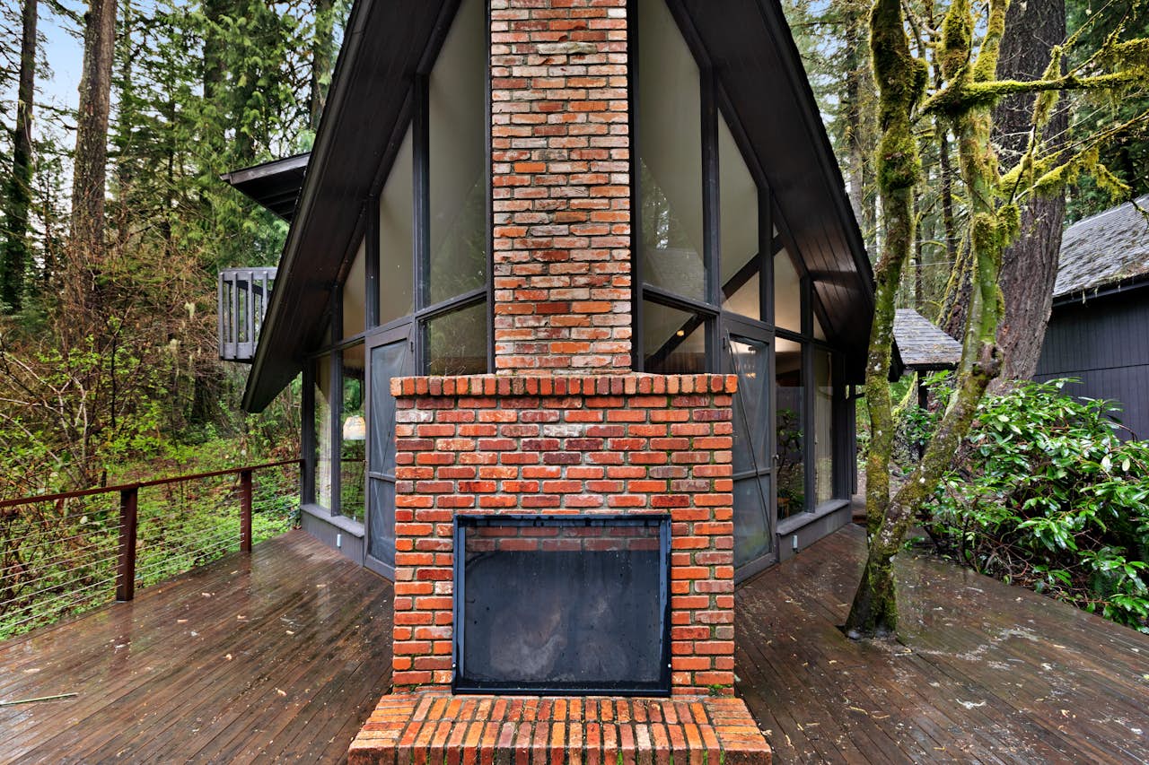 McKenzie River Cabin 5 BD Vacation Rental in Vida, OR Vacasa