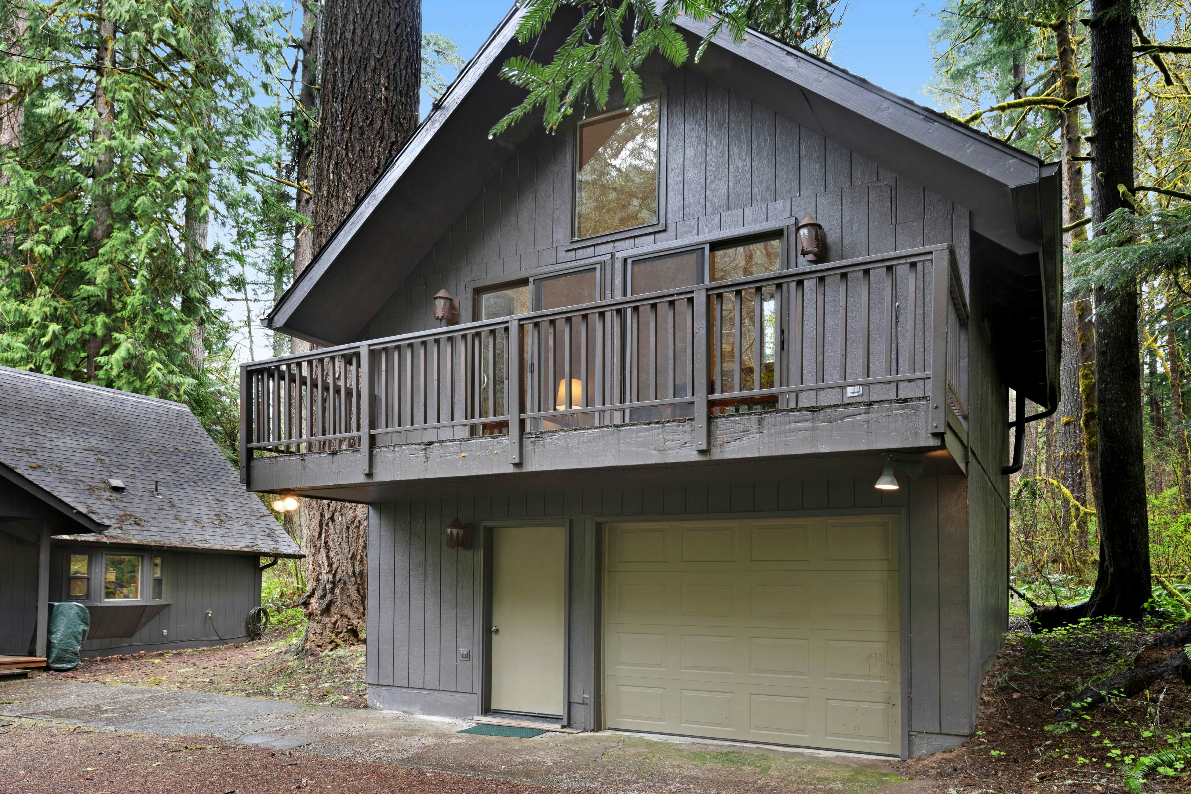 McKenzie River Cabin 5 BD Vida, OR Vacation Rental Vacasa