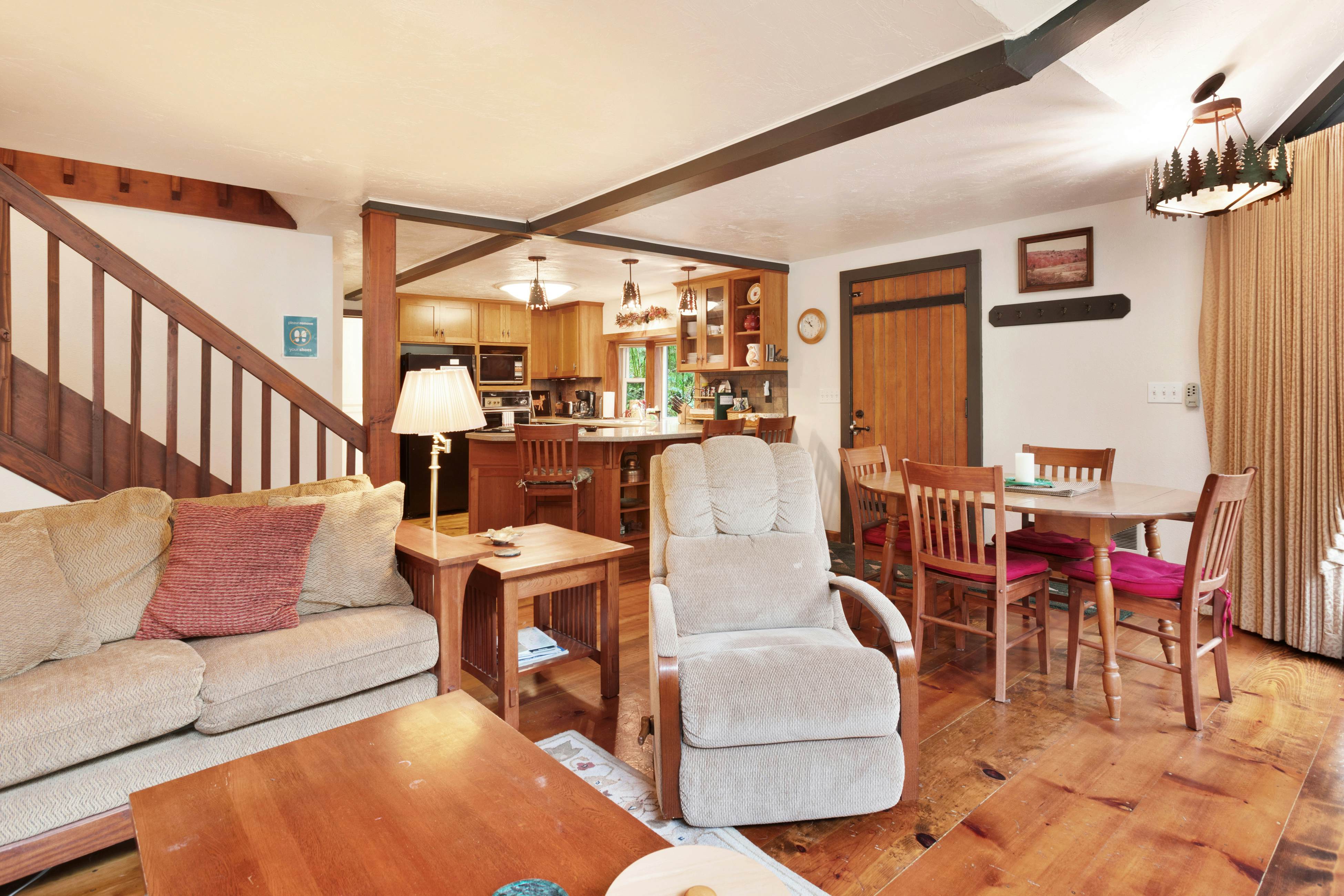 McKenzie River Cabin 5 BD Vida, OR Vacation Rental Vacasa