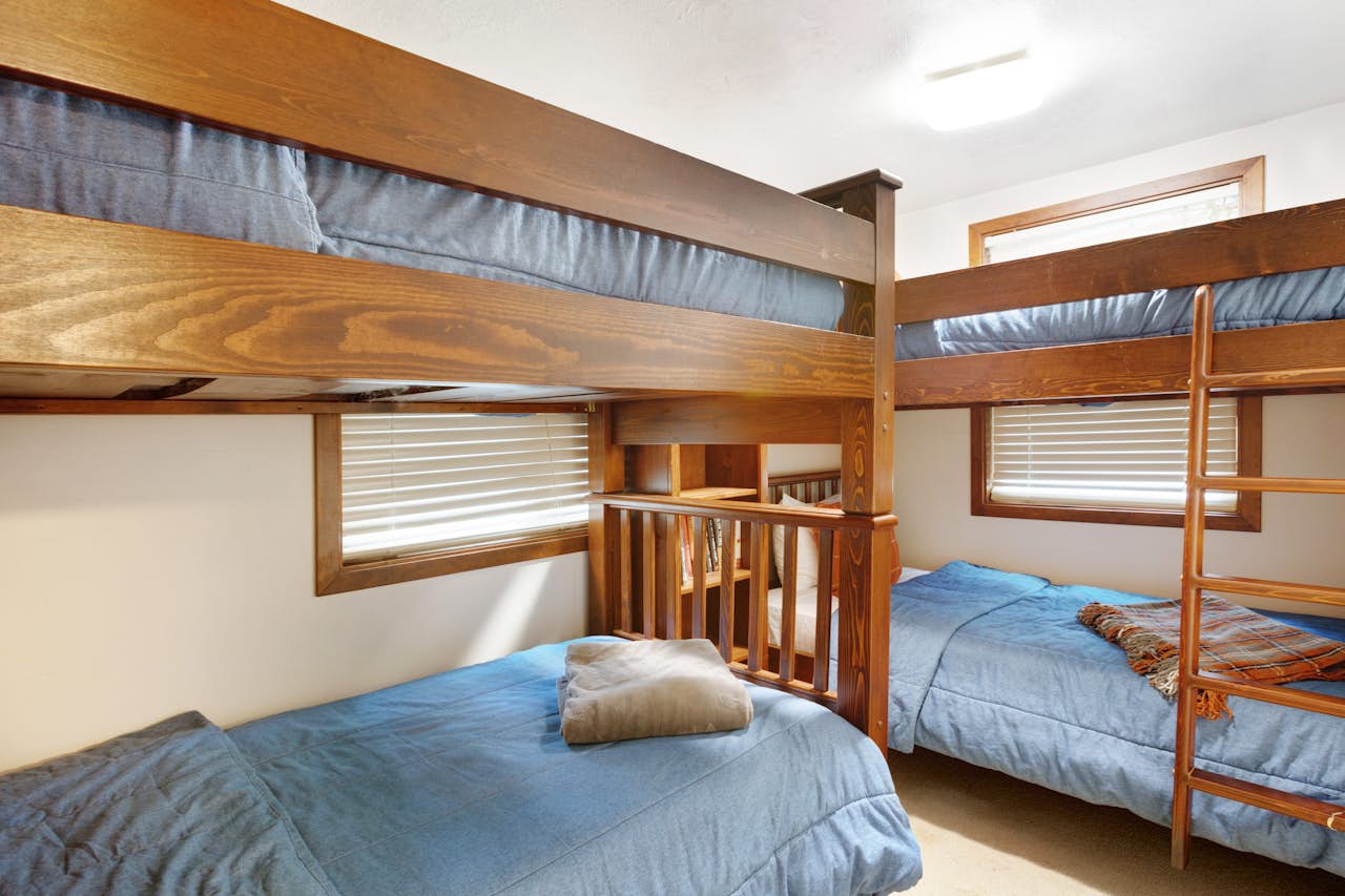 McKenzie River Cabin 5 BD Vacation Rental in Vida, OR Vacasa