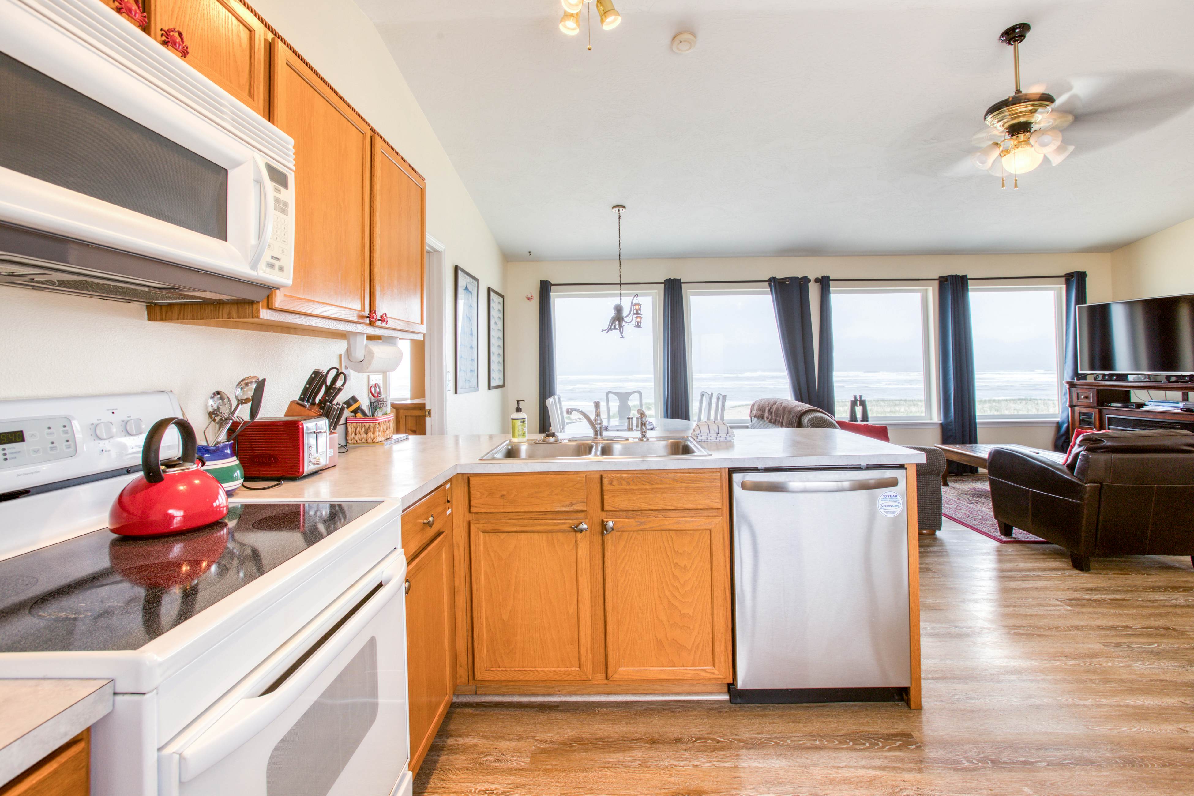 Bayshore Modern Beach House 4 BD Waldport, OR Vacation Rental Vacasa