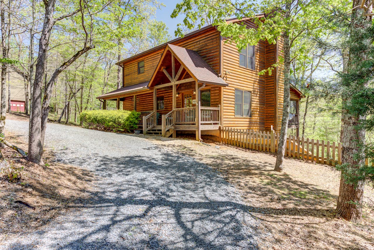 The Nest at Eagle Mountain 3 BD Vacation Rental in Ellijay, GA Vacasa