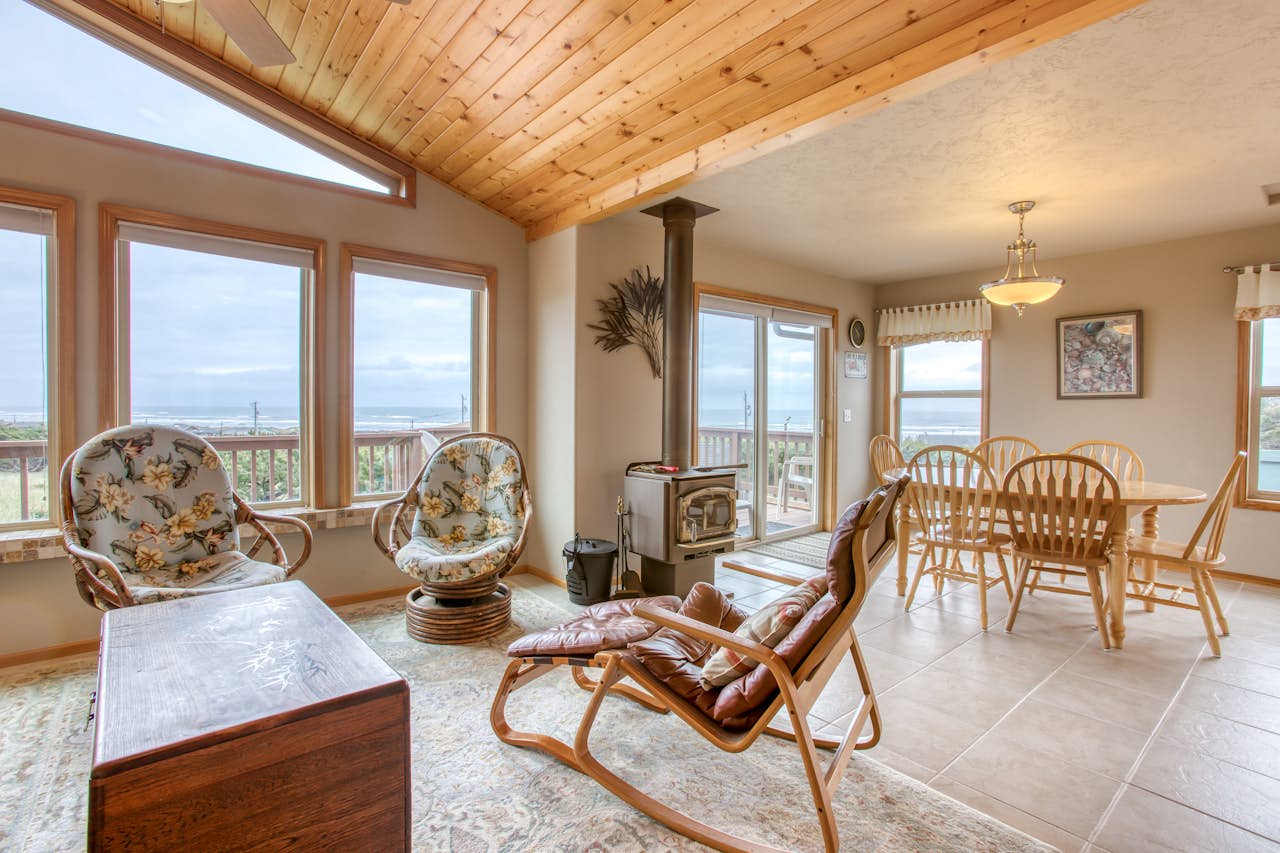 Scandia House in Bayshore Estates! 3 BD Vacation Rental in Waldport