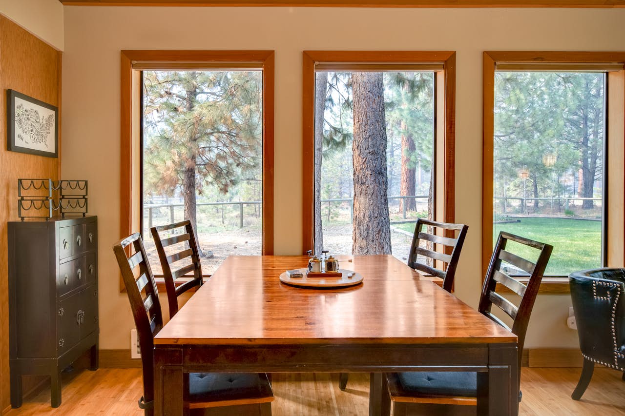 Sisters Tollgate Retreat with Hot Tub & WiFi 2 BD Vacation Rental in