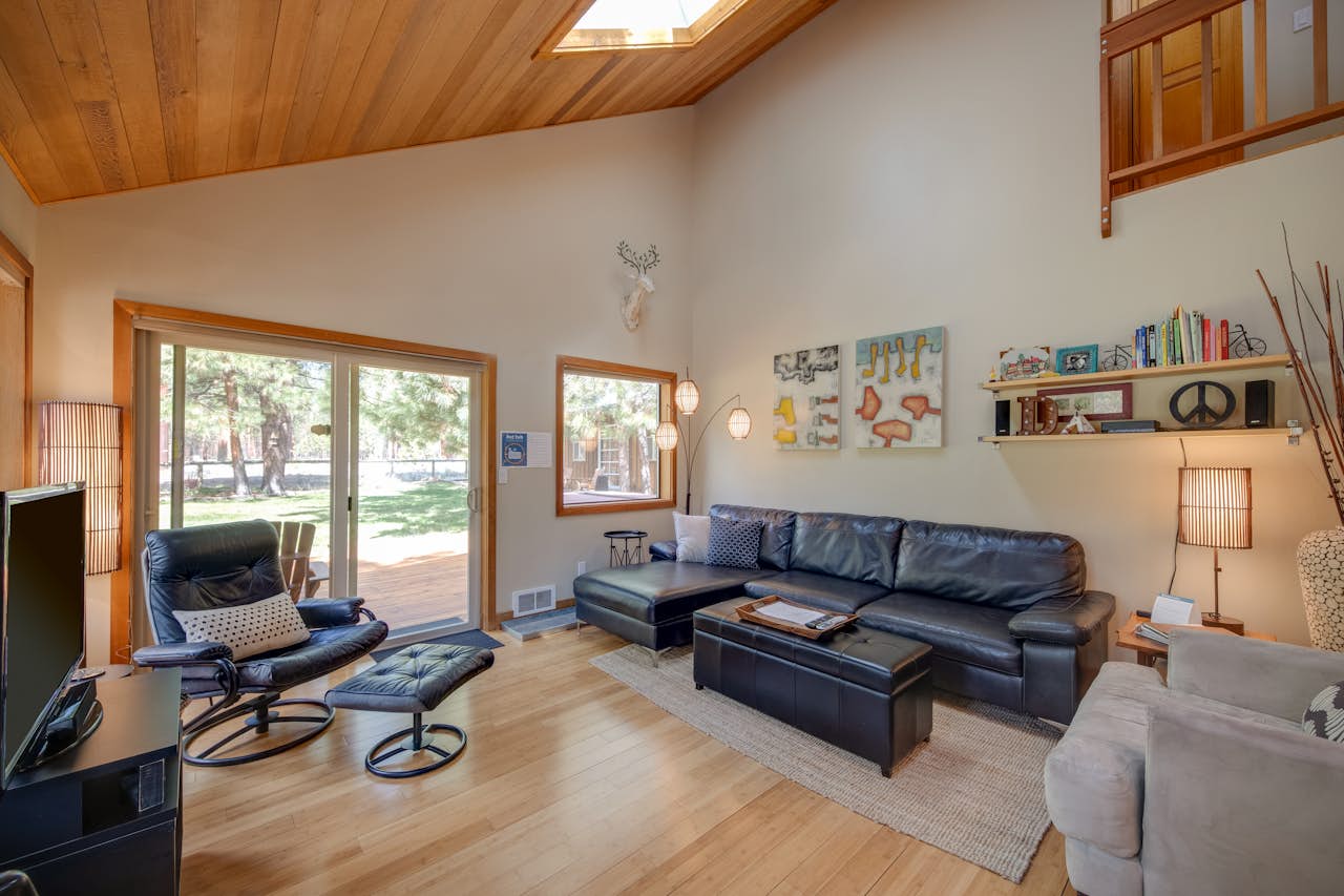 Sisters Tollgate Retreat with Hot Tub & WiFi 2 BD Vacation Rental in