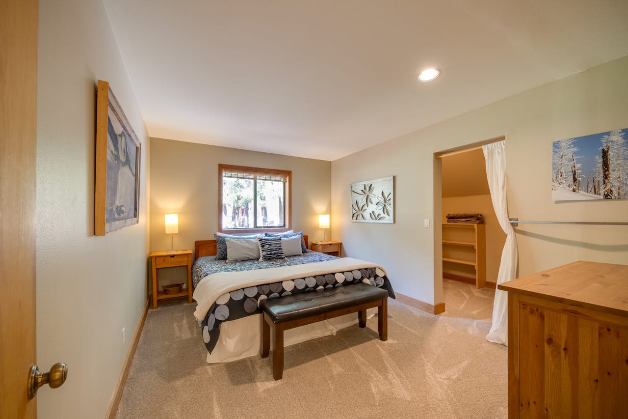 Sisters Tollgate Retreat with Hot Tub & WiFi 2 BD Vacation Rental in