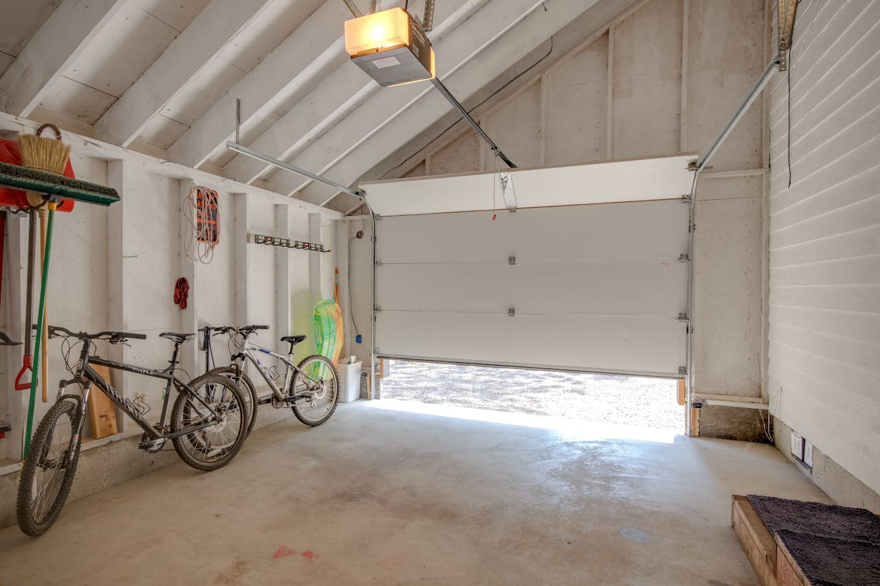 Sisters Tollgate Retreat with Hot Tub & WiFi 2 BD Vacation Rental in