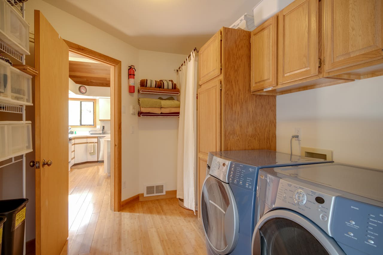 Sisters Tollgate Retreat with Hot Tub & WiFi 2 BD Vacation Rental in