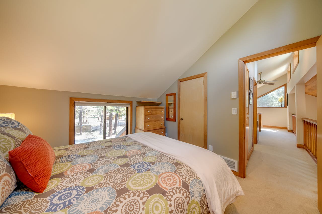 Sisters Tollgate Retreat with Hot Tub & WiFi 2 BD Vacation Rental in