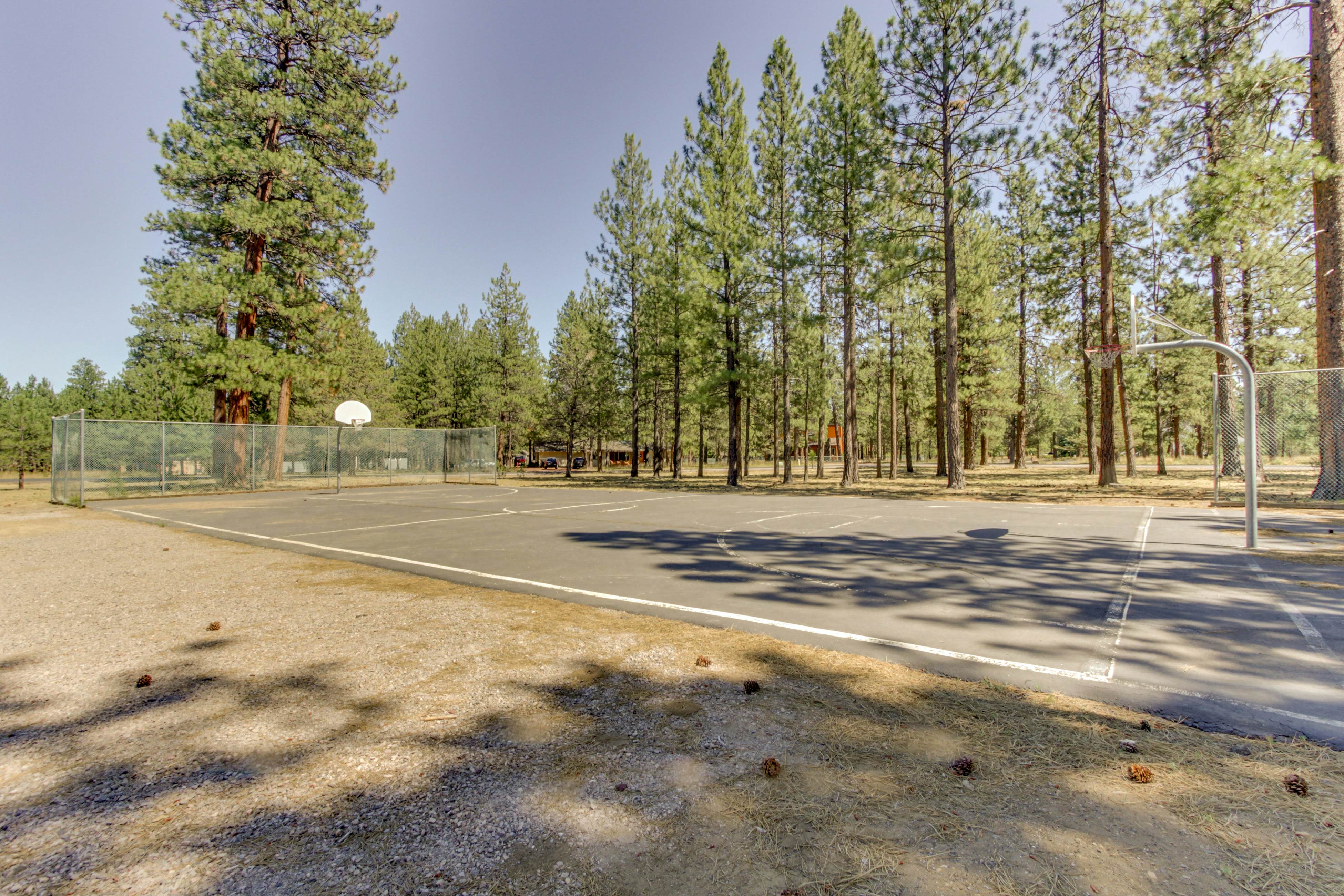 Sisters Tollgate Retreat with Hot Tub & WiFi 2 BD Sisters, OR