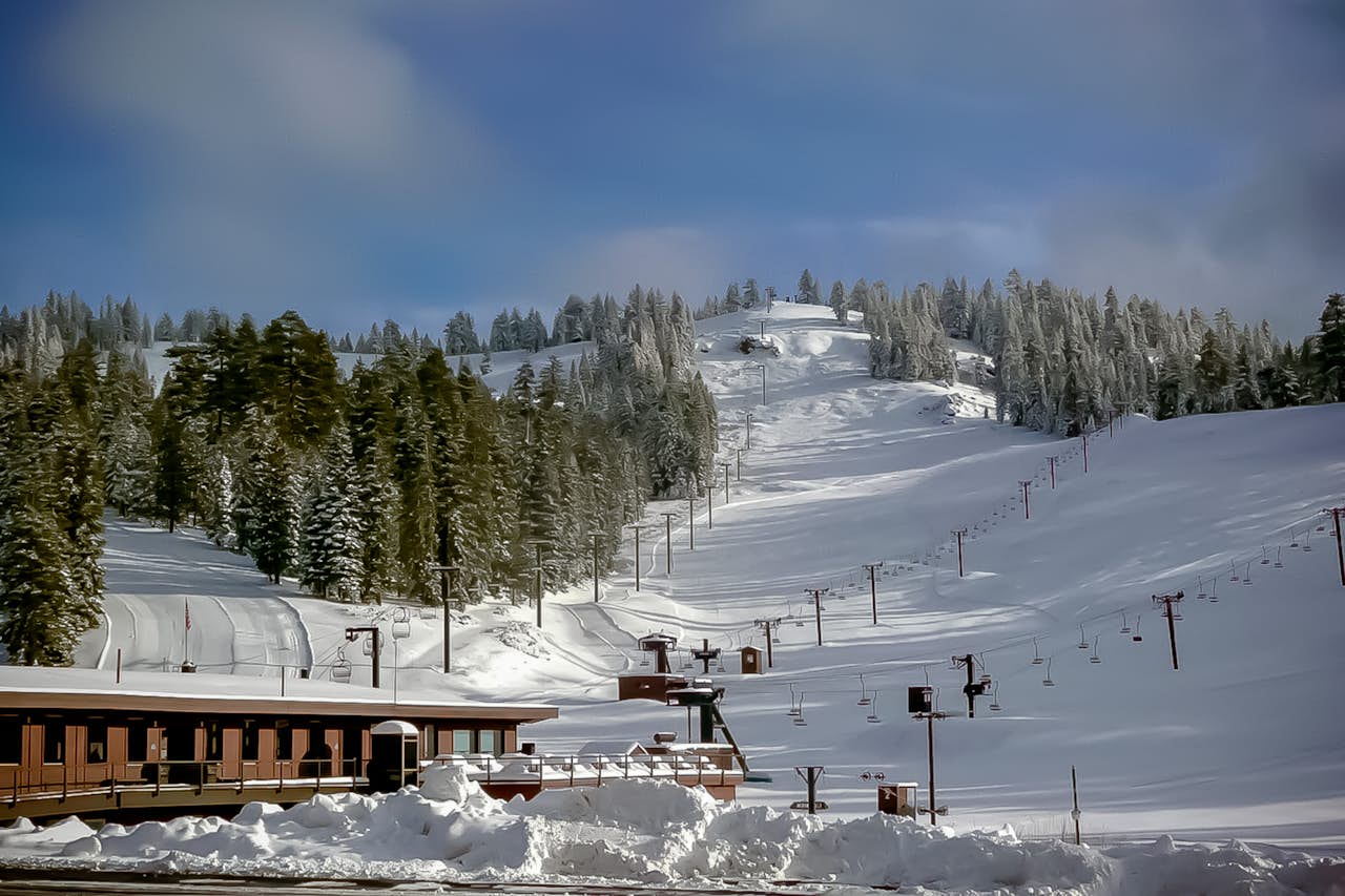 Sisters Tollgate Retreat with Hot Tub & WiFi 2 BD Vacation Rental in