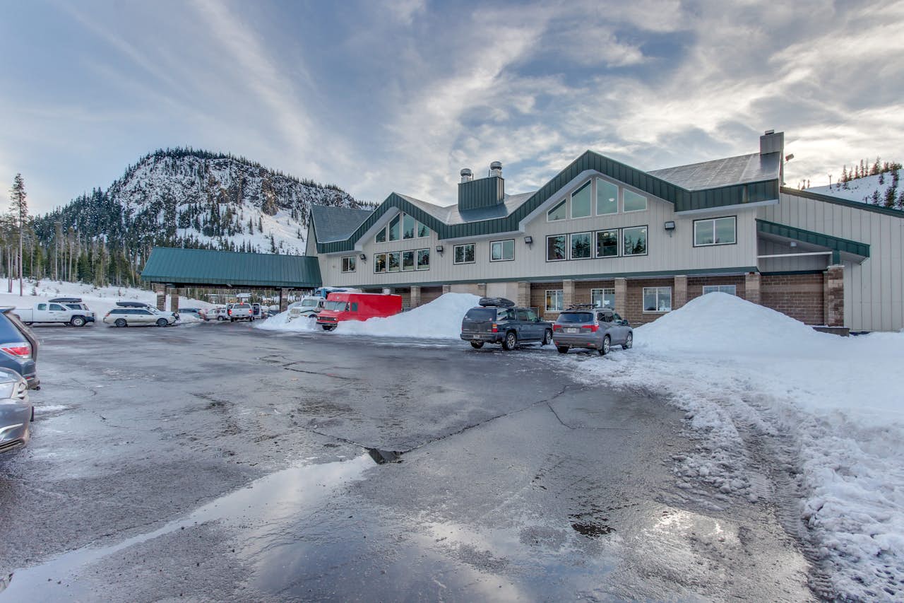 Sisters Tollgate Retreat with Hot Tub & WiFi 2 BD Vacation Rental in