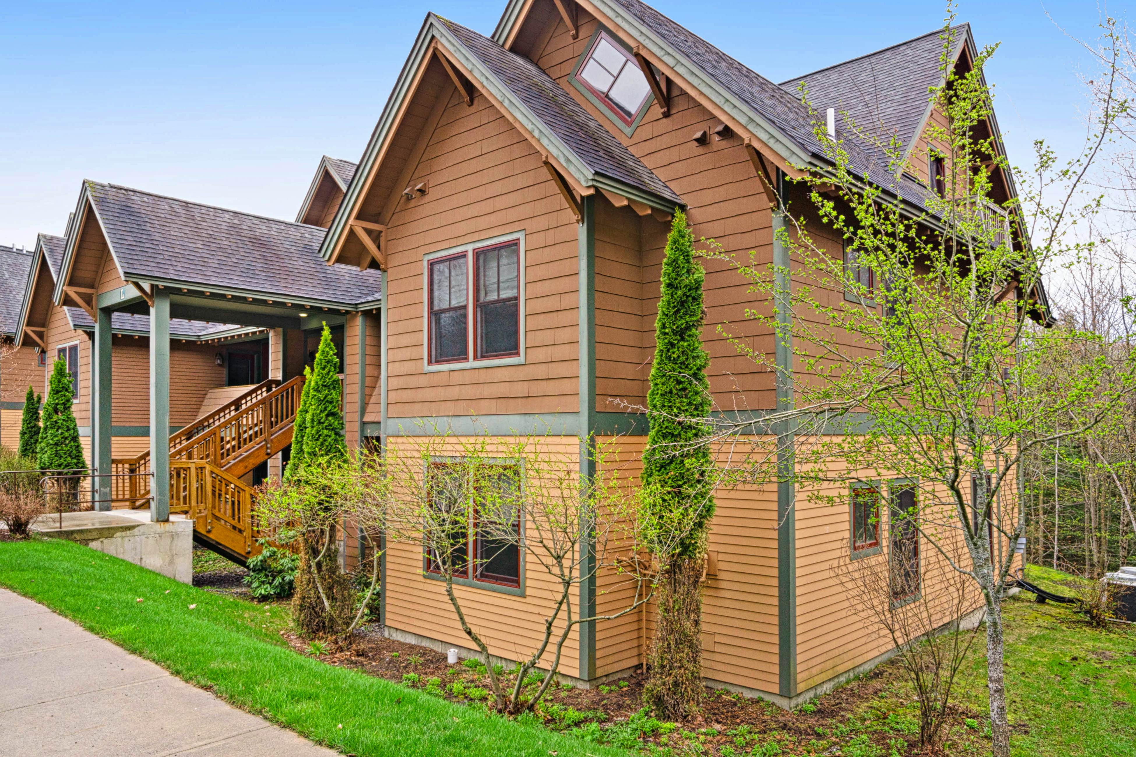 Castle Hill Condos - L4