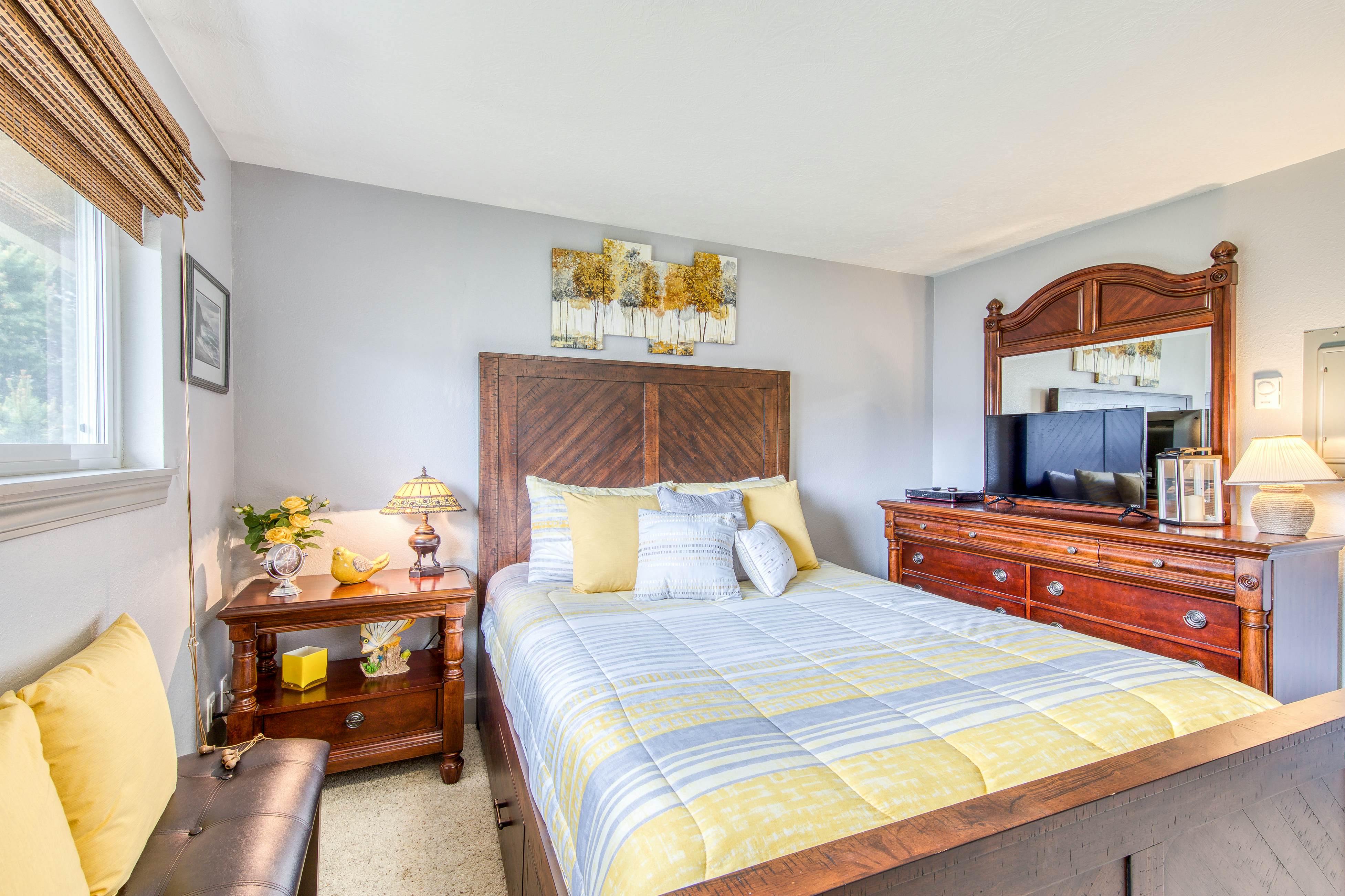 RiverWalk Cozy Condo 2 BD Seaside, OR Vacation Rental Vacasa