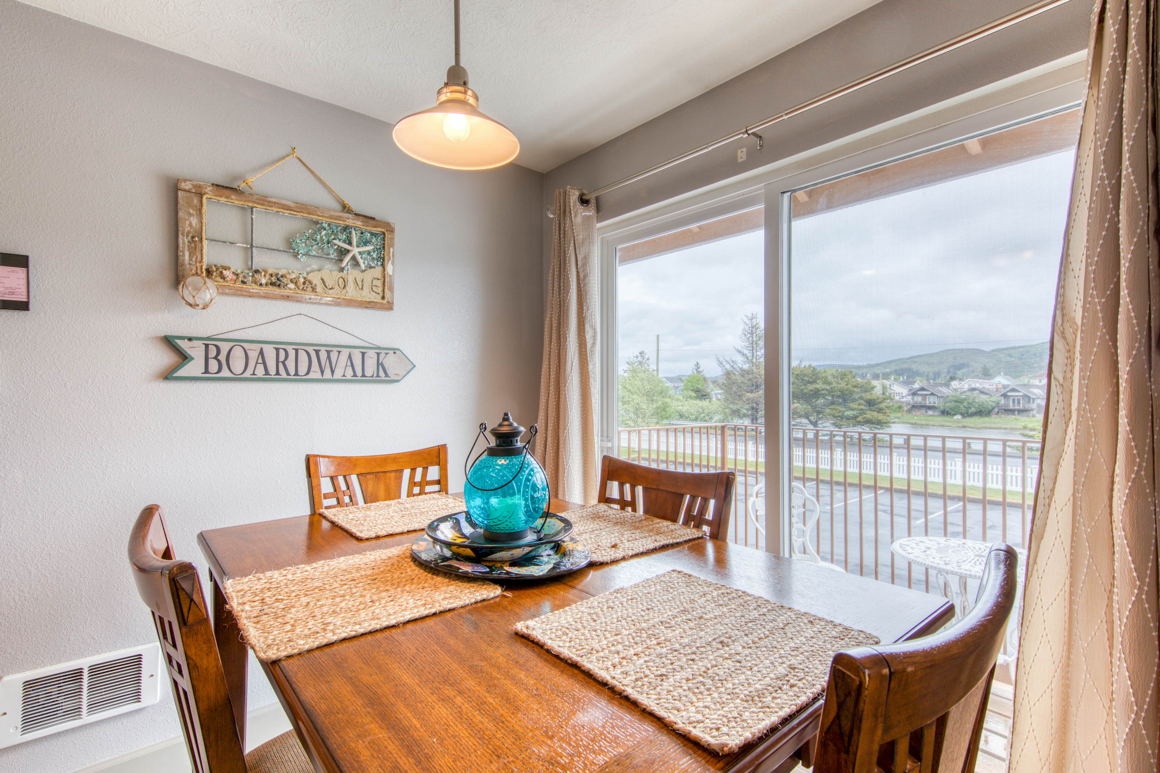 RiverWalk Cozy Condo 2 BD Seaside, OR Vacation Rental Vacasa