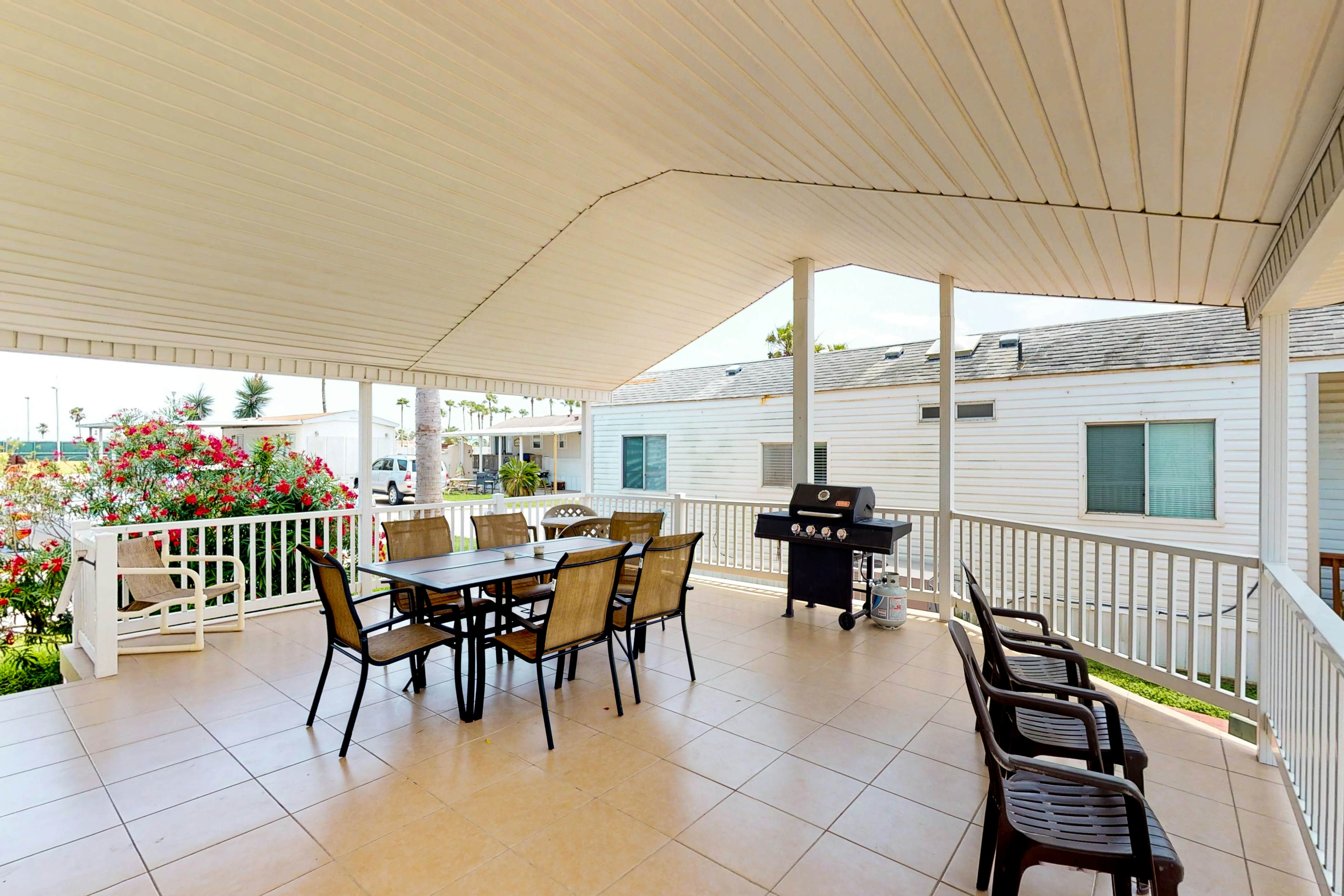 Long Island Village 214 Bonnet