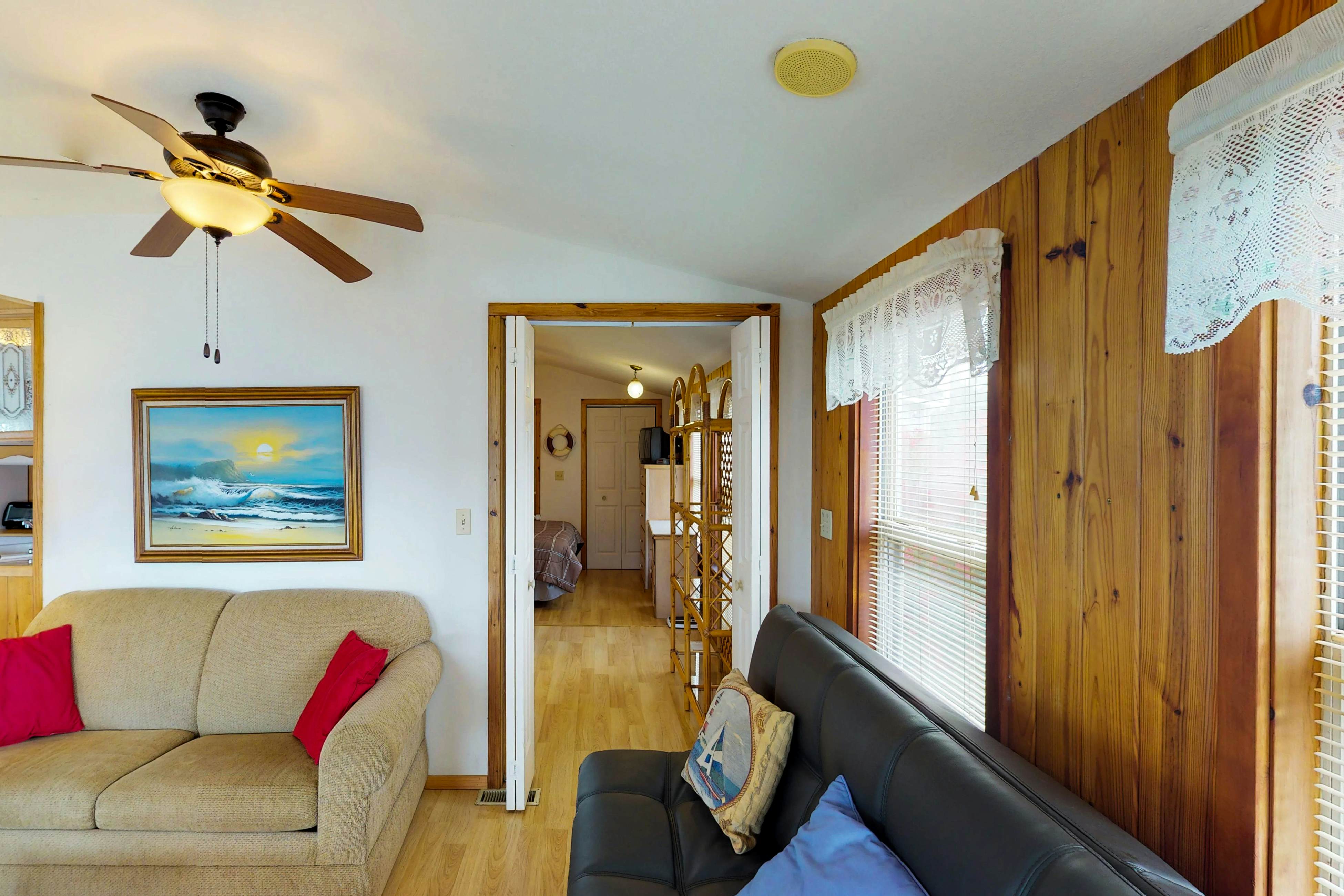 Long Island Village 214 Bonnet