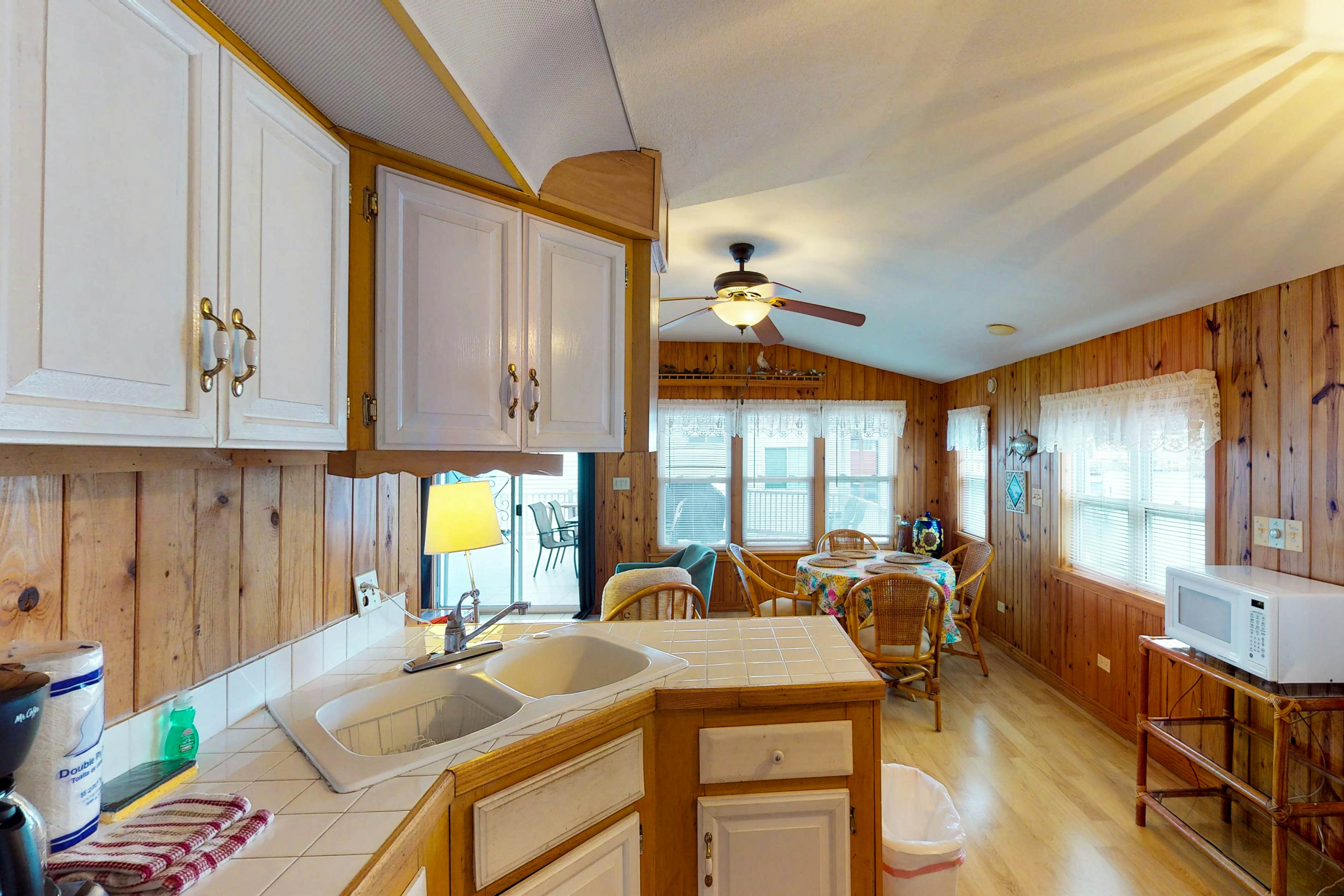 Long Island Village 214 Bonnet