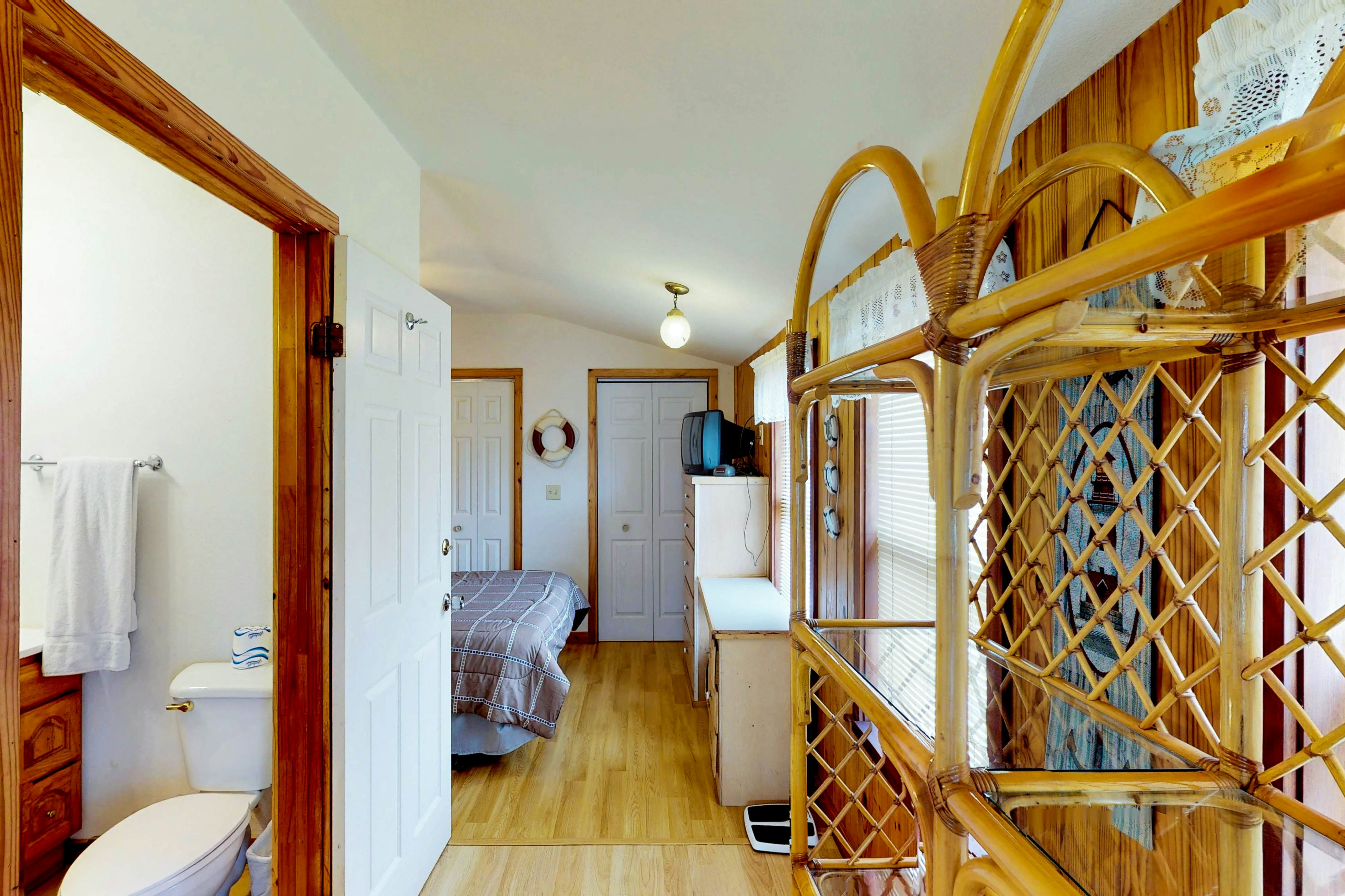 Long Island Village 214 Bonnet