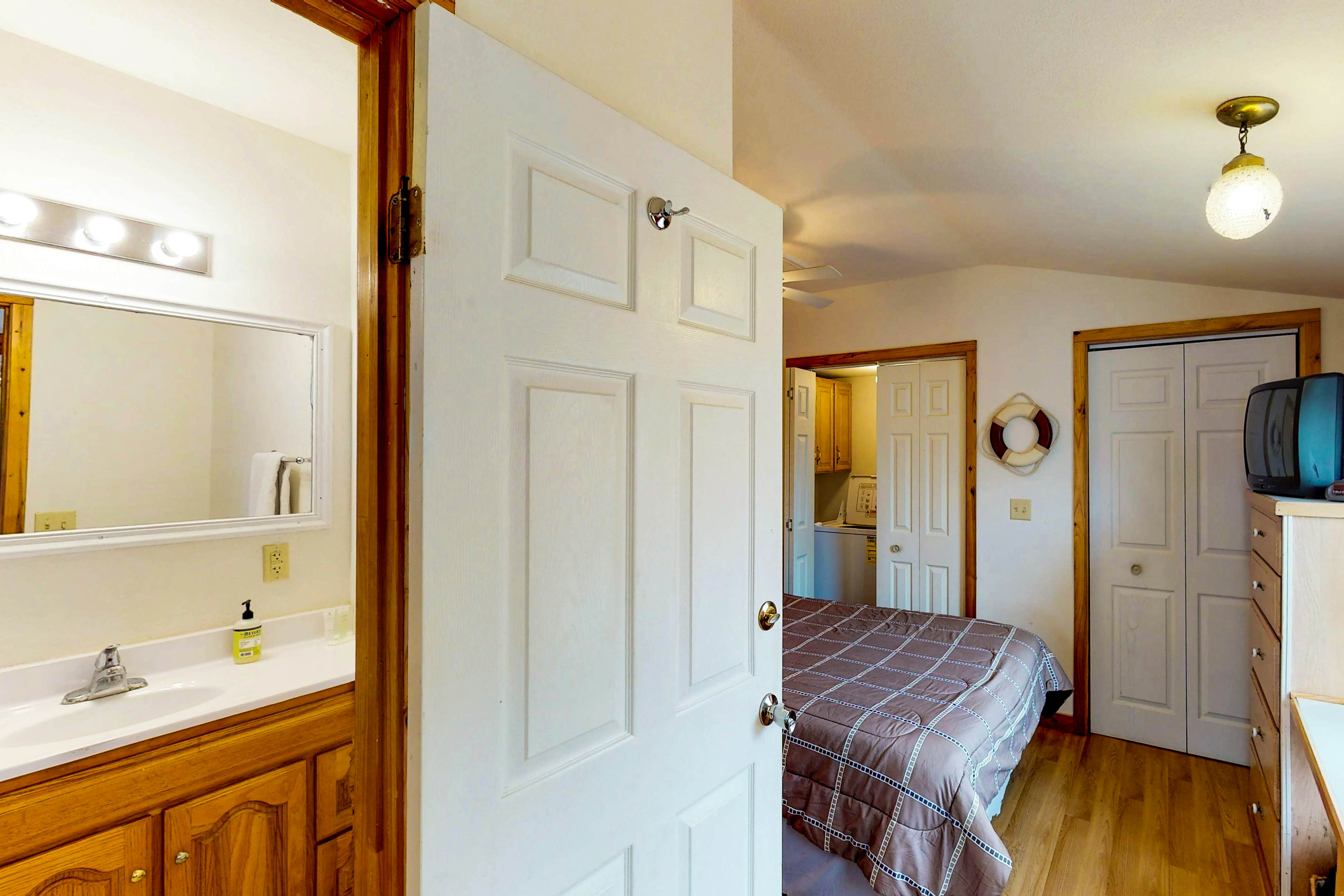 Long Island Village 214 Bonnet