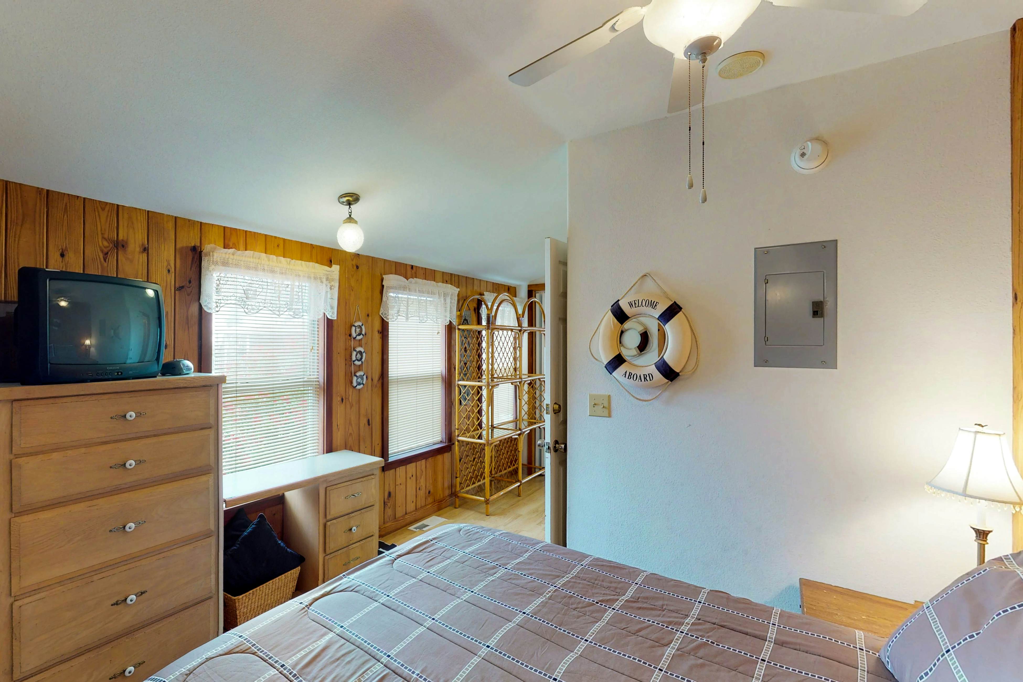 Long Island Village 214 Bonnet